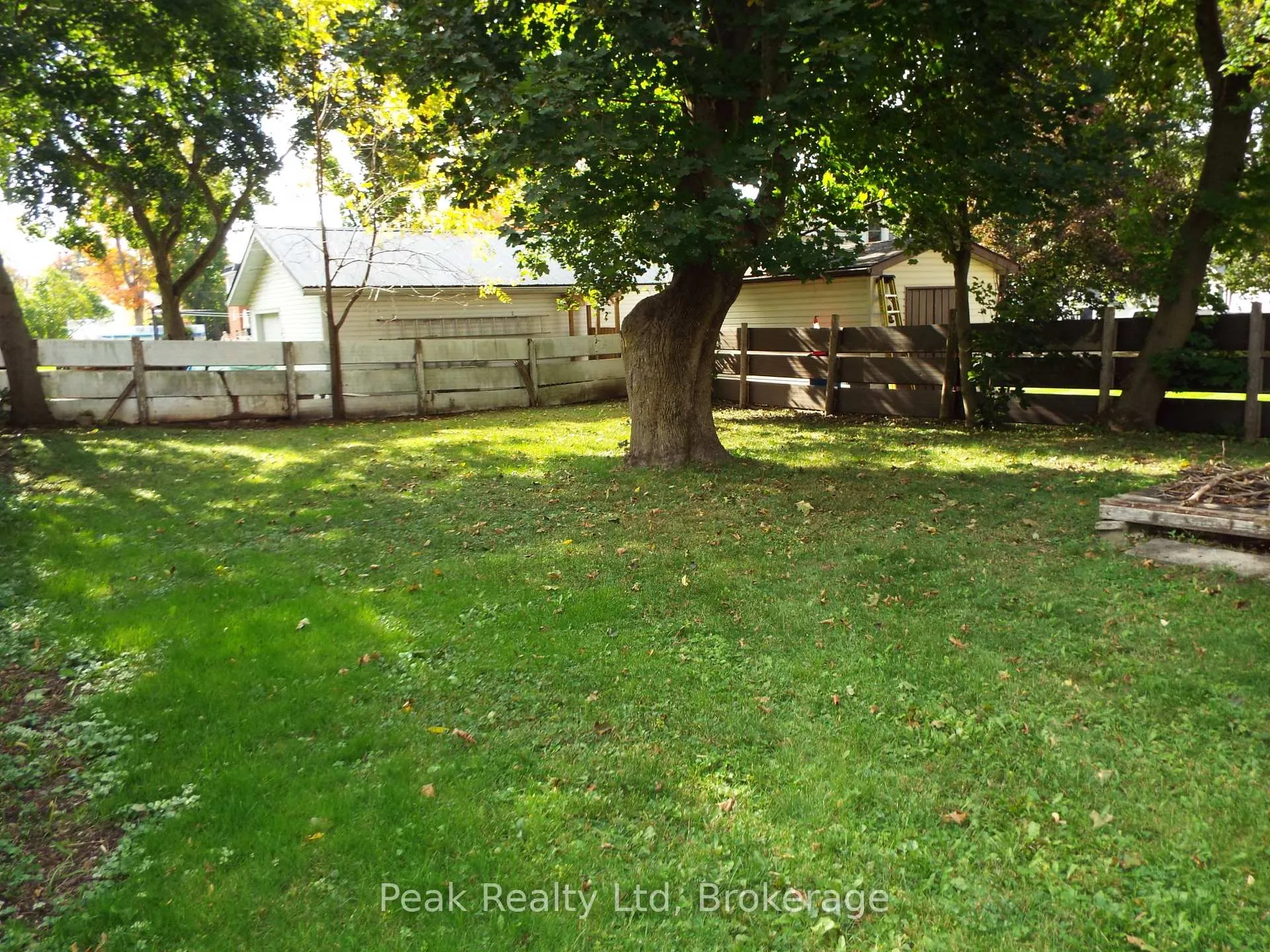 Photo 4 of 90 John St Street W, North Huron, Wingham — HOMEH