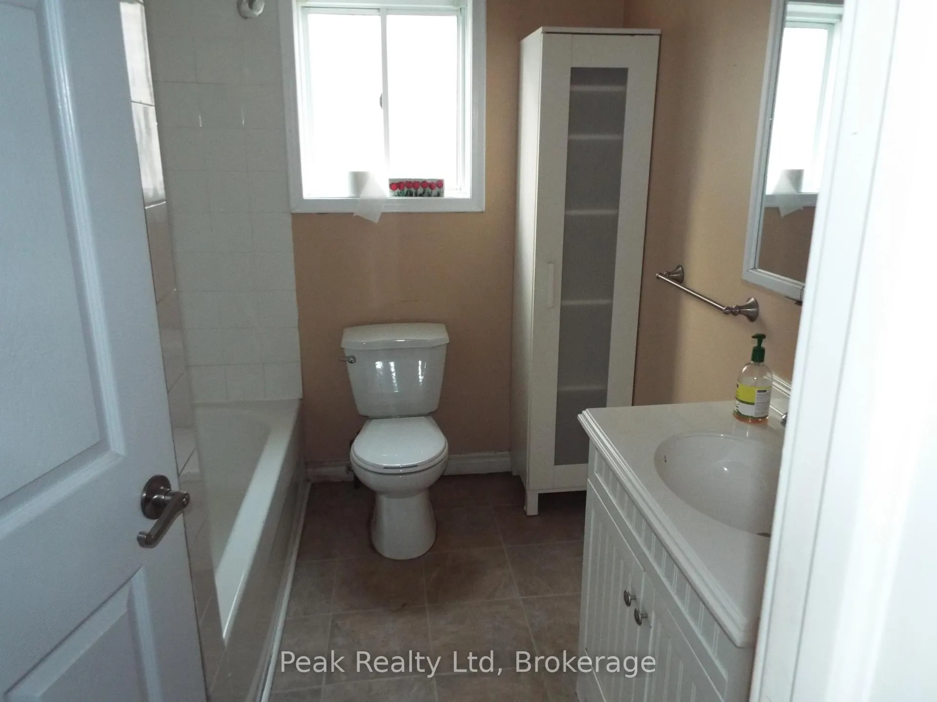 Photo 10 of 90 John St Street W, North Huron, Wingham — HOMEH