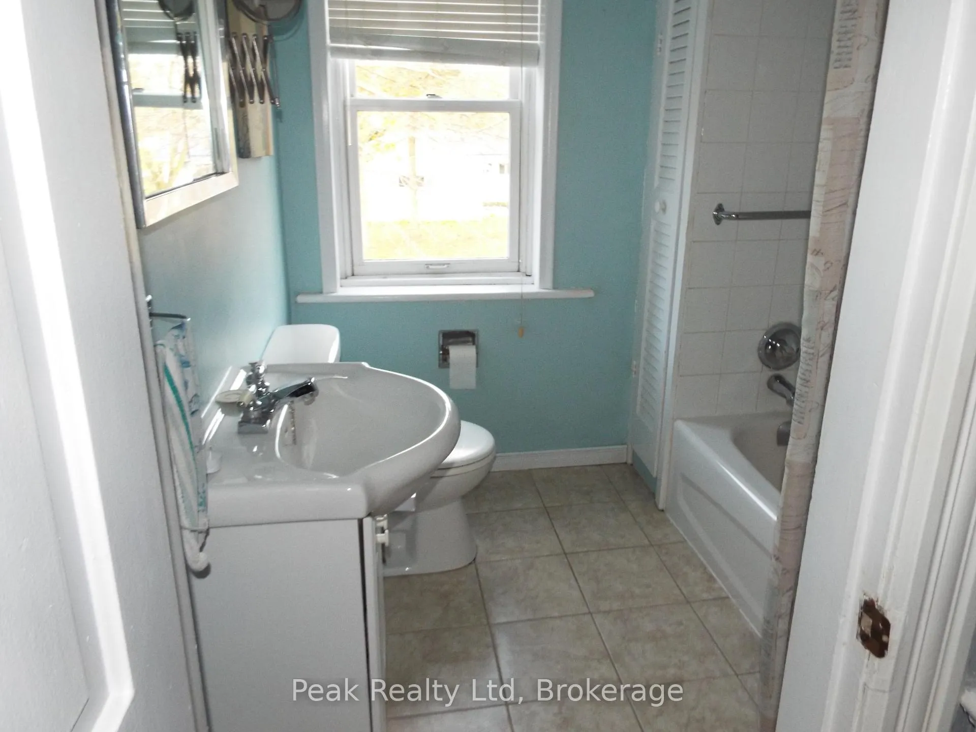 Photo 14 of 90 John St Street W, North Huron, Wingham — HOMEH