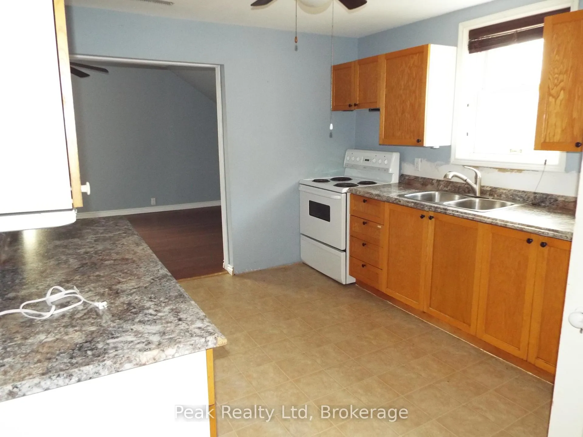 Photo 15 of 90 John St Street W, North Huron, Wingham — HOMEH