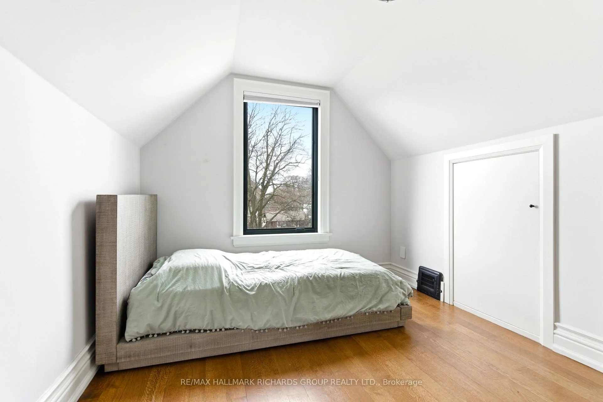 Photo 20 of 134 Hammersmith Avenue, Toronto, The Beaches — HOMEH