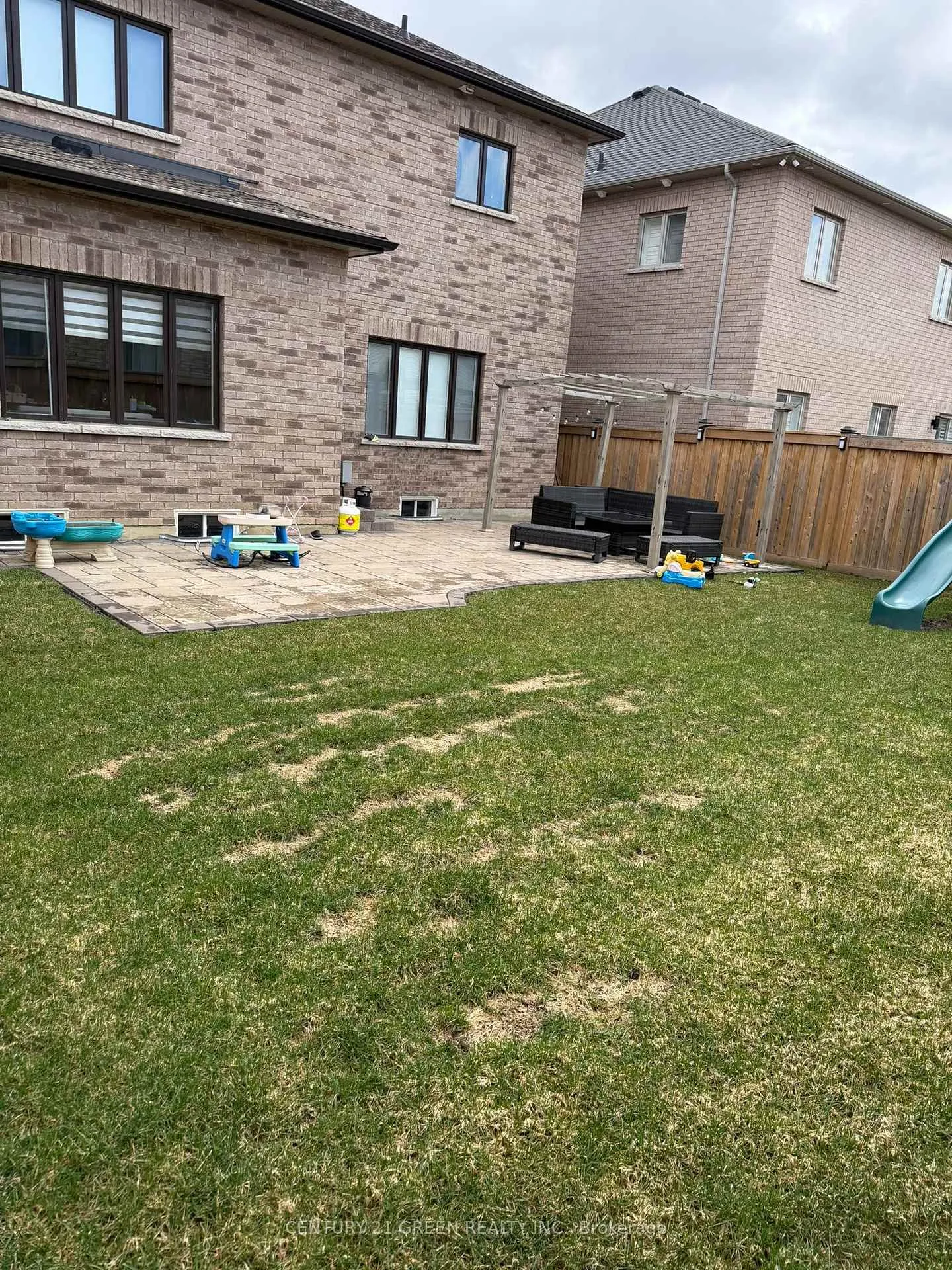 Photo 4 of 130 Crombie Street, Clarington, Bowmanville — HOMEH