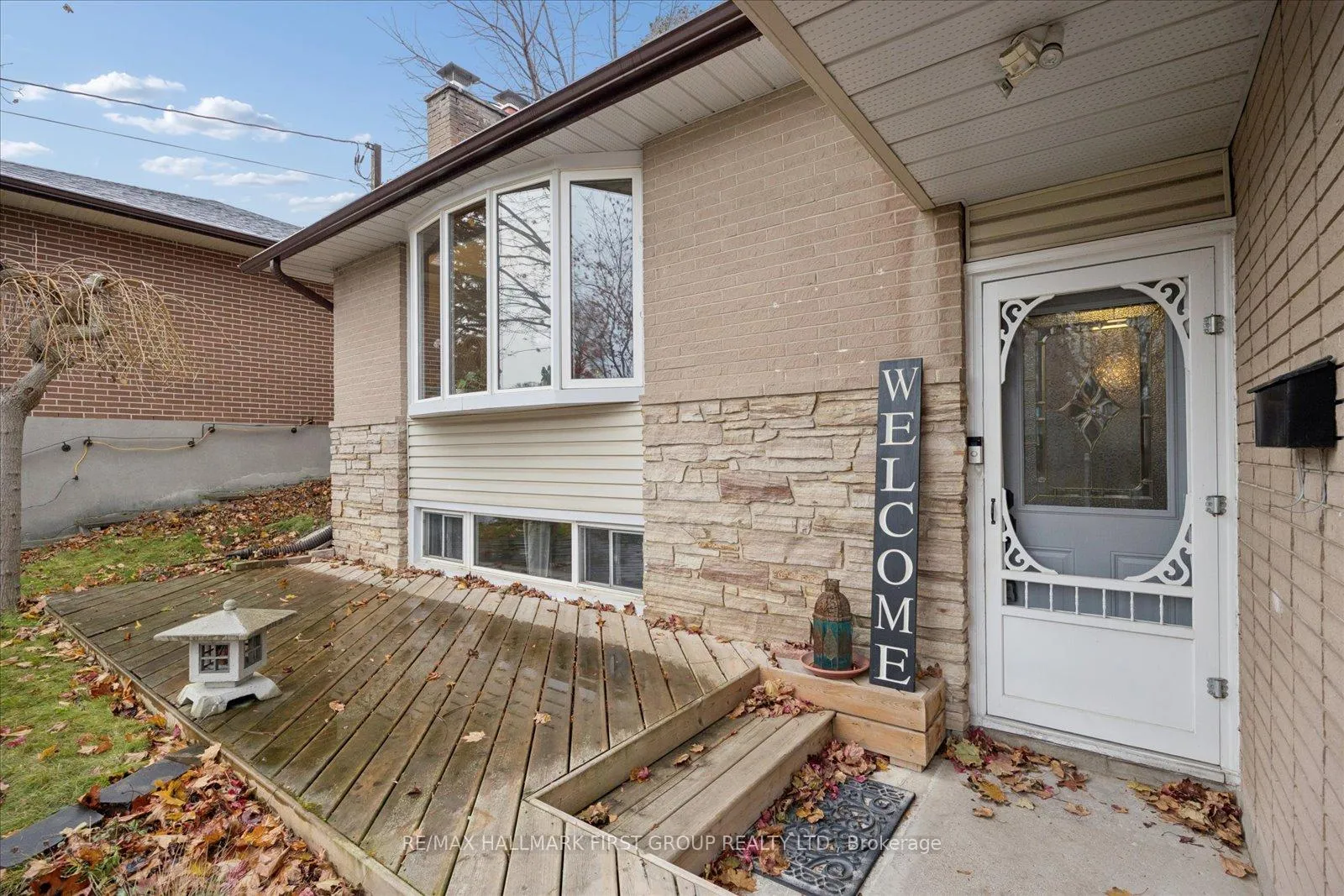 Photo 3 of 446 Bernhard Crescent, Oshawa, O'Neill — HOMEH