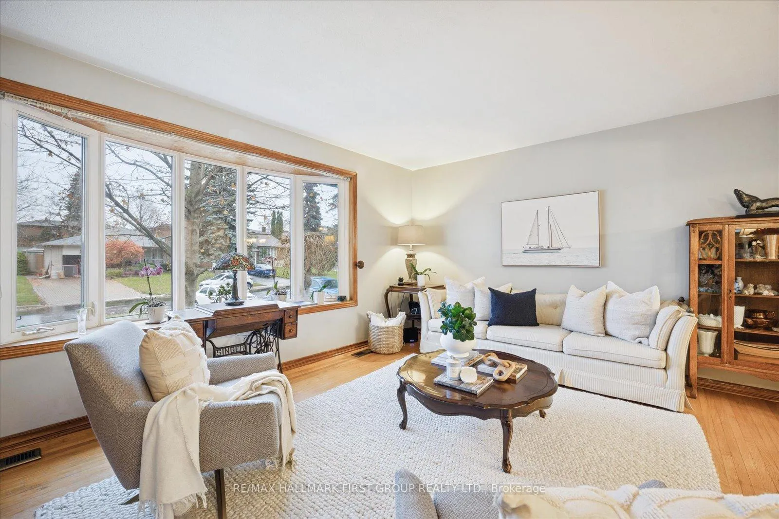 Photo 4 of 446 Bernhard Crescent, Oshawa, O'Neill — HOMEH
