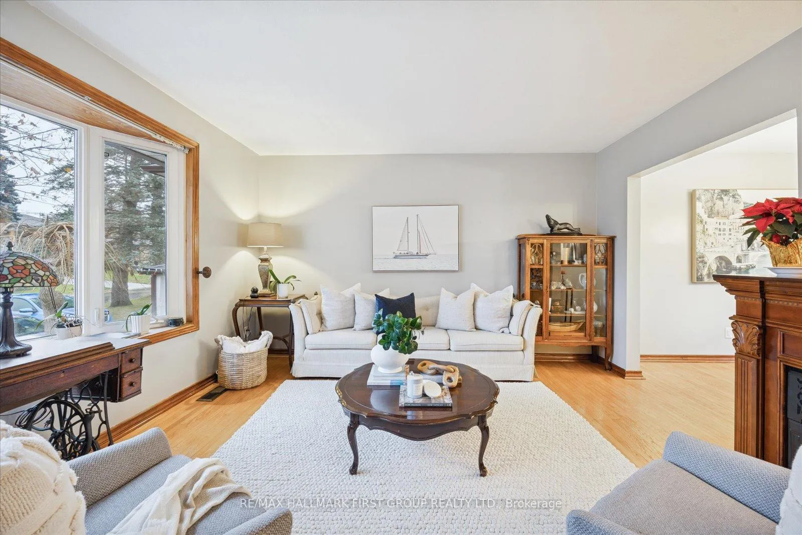 Photo 5 of 446 Bernhard Crescent, Oshawa, O'Neill — HOMEH