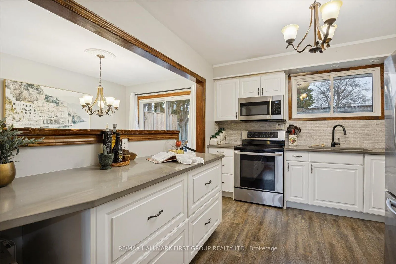 Photo 10 of 446 Bernhard Crescent, Oshawa, O'Neill — HOMEH