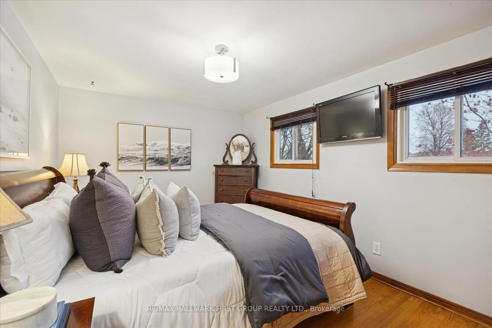 Photo 13 of 446 Bernhard Crescent, Oshawa, O'Neill — HOMEH