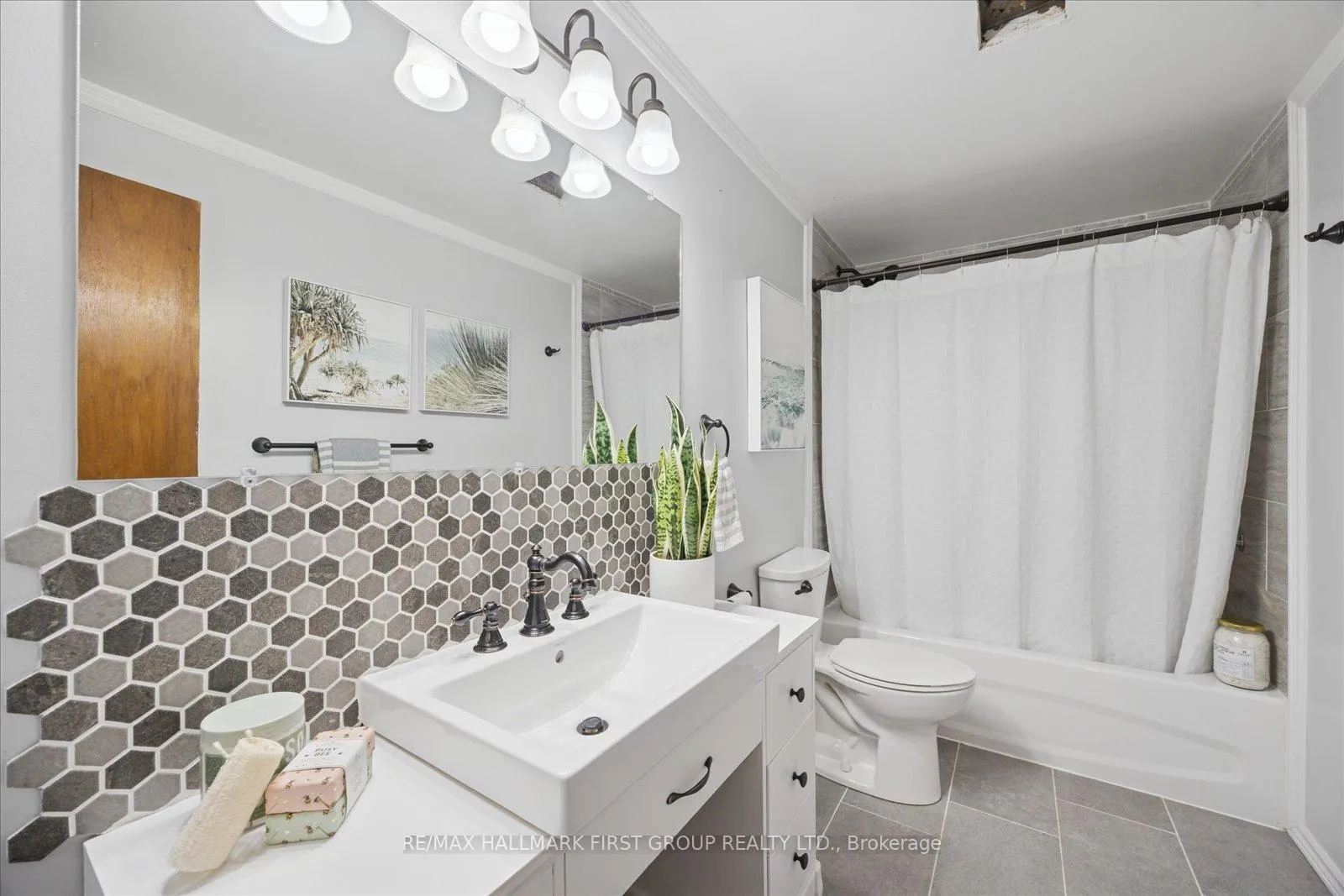 Photo 15 of 446 Bernhard Crescent, Oshawa, O'Neill — HOMEH
