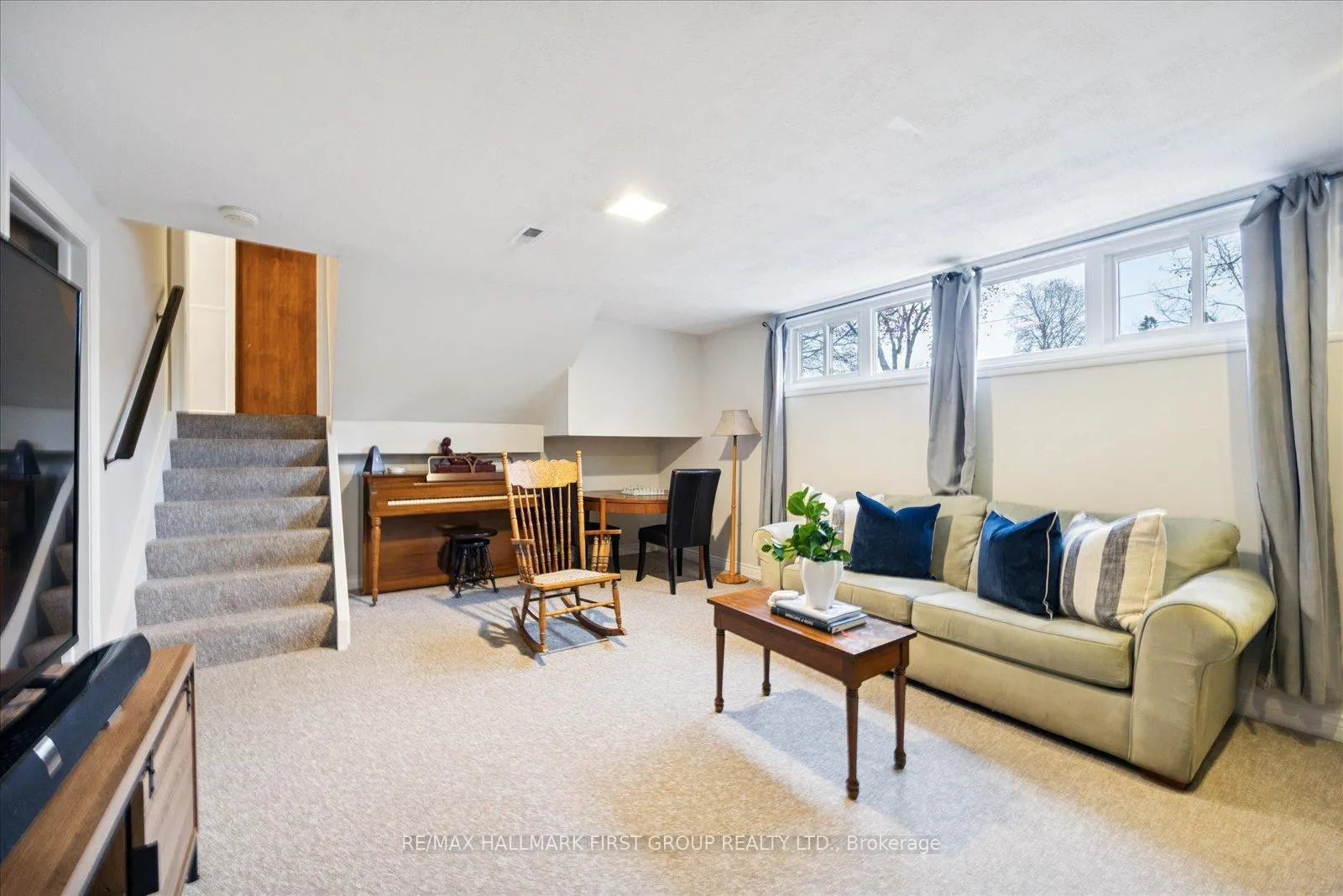 Photo 22 of 446 Bernhard Crescent, Oshawa, O'Neill — HOMEH