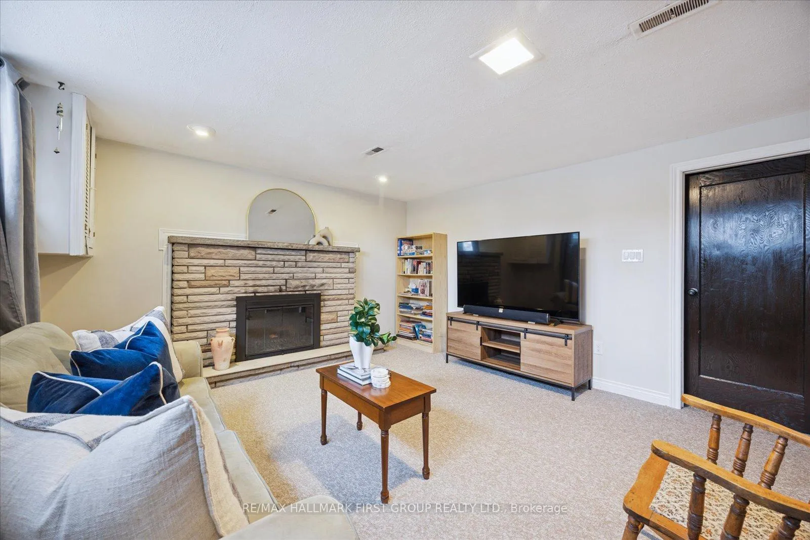 Photo 23 of 446 Bernhard Crescent, Oshawa, O'Neill — HOMEH