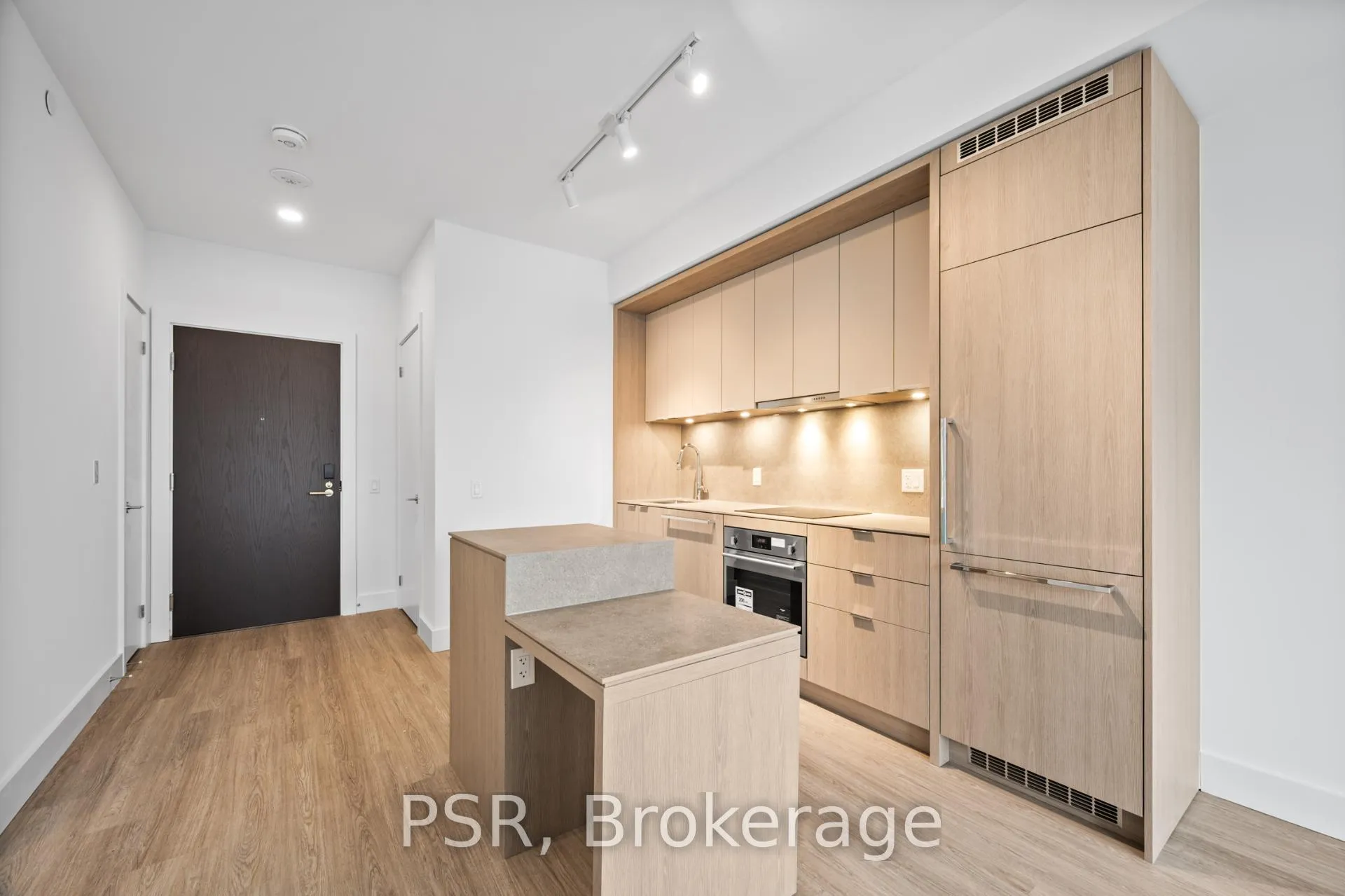 Photo 3 of Unit 521, 6 Greenbriar Road, North York, Bayview Village — HOMEH