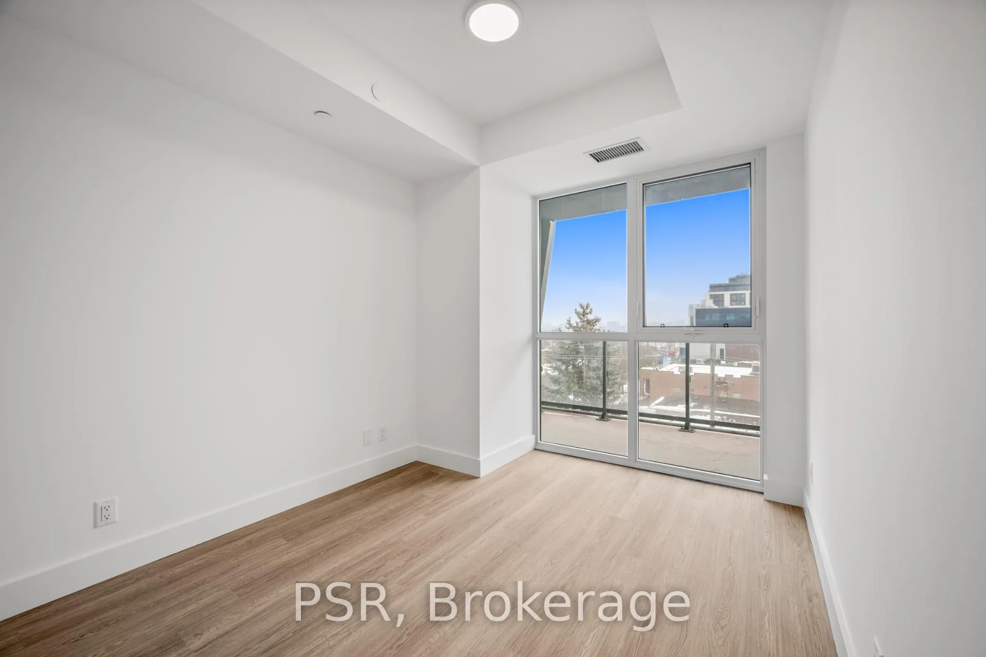 Photo 6 of Unit 521, 6 Greenbriar Road, North York, Bayview Village — HOMEH