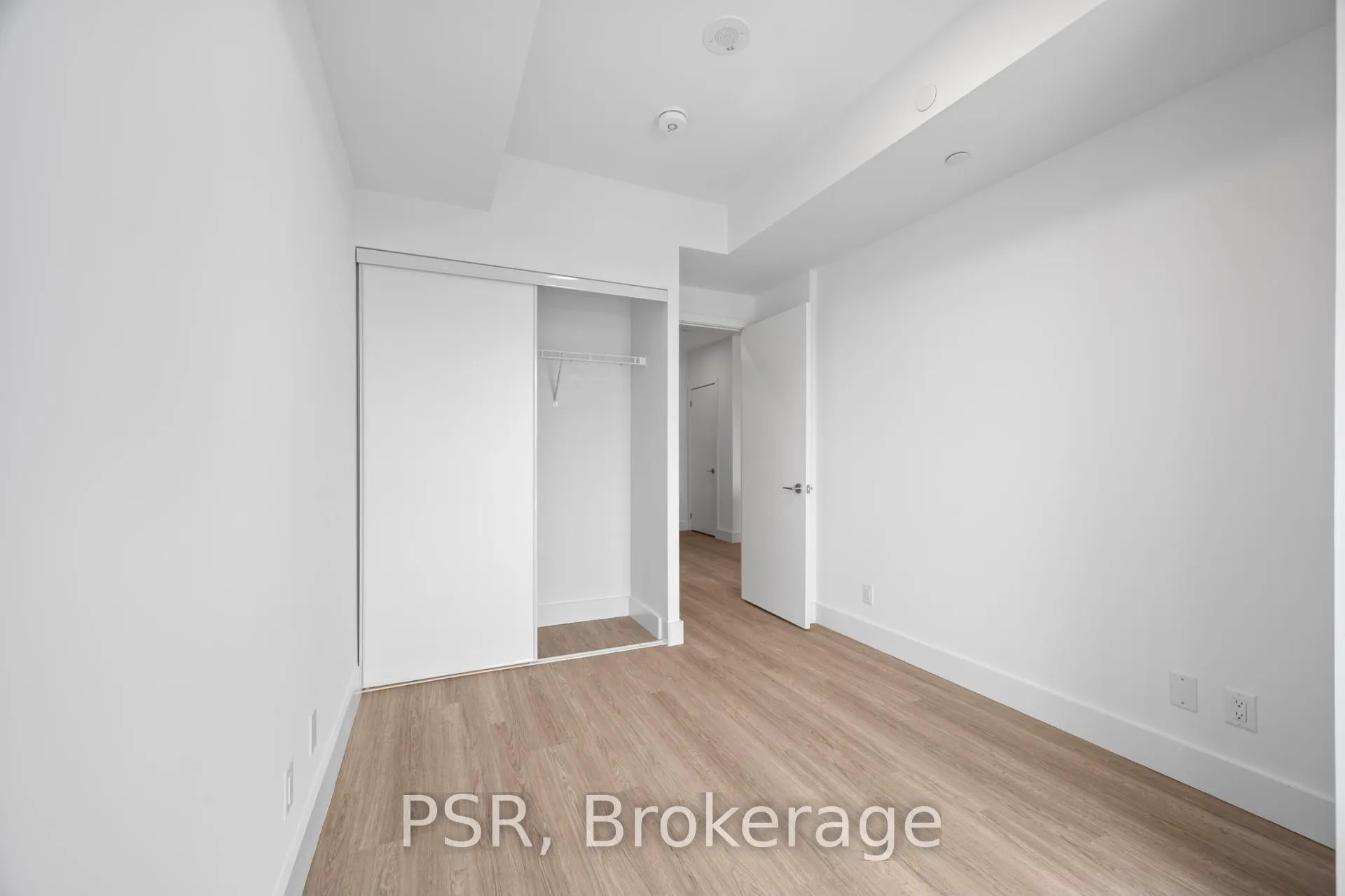 Photo 7 of Unit 521, 6 Greenbriar Road, North York, Bayview Village — HOMEH