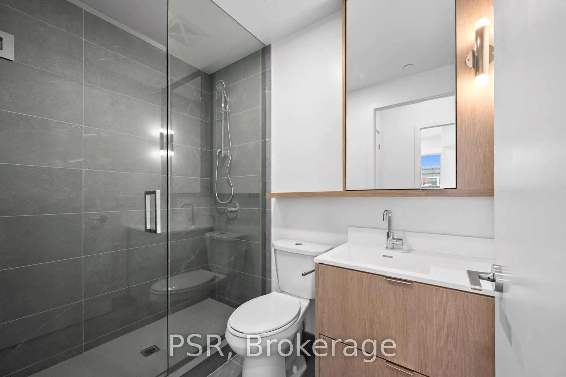 Photo 8 of Unit 521, 6 Greenbriar Road, North York, Bayview Village — HOMEH
