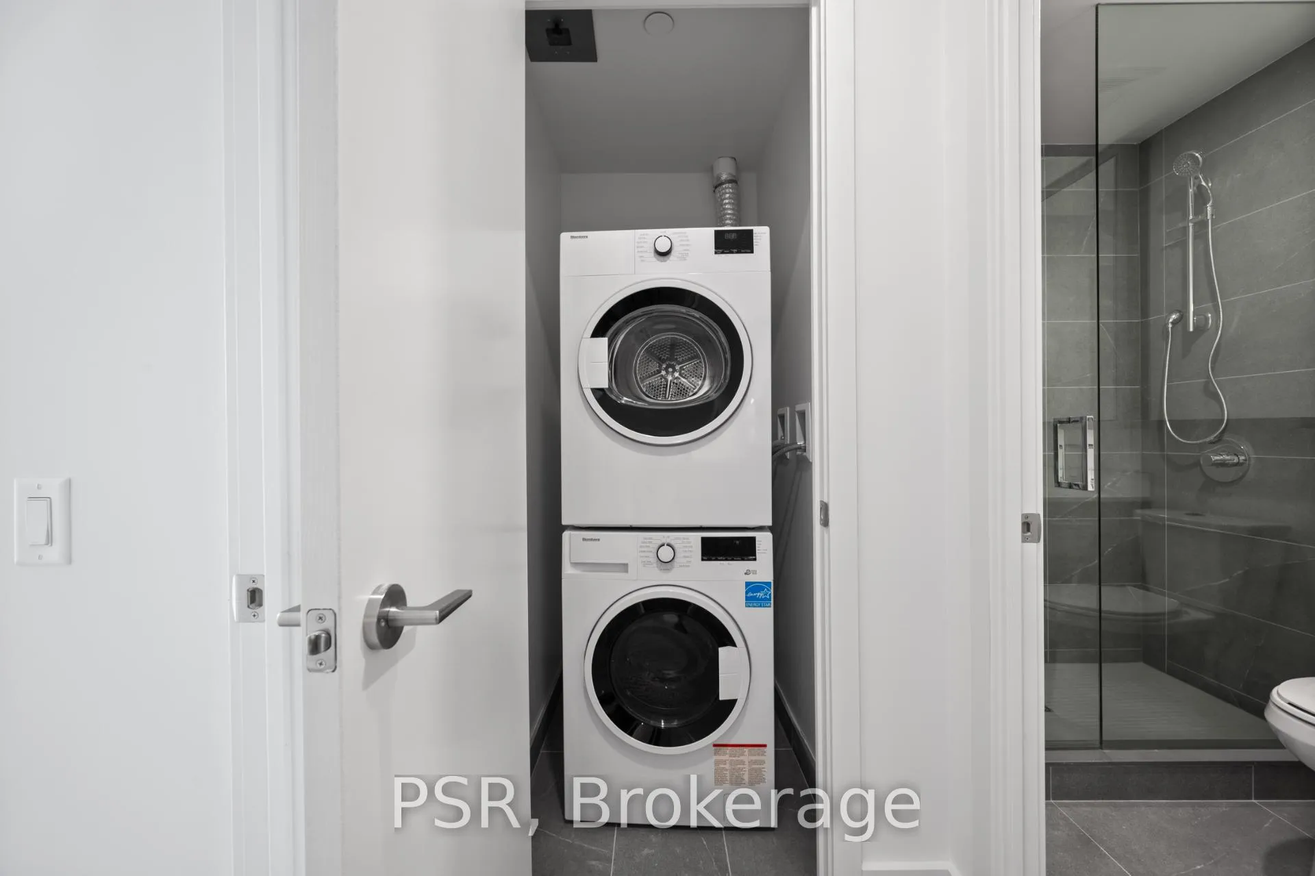 Photo 9 of Unit 521, 6 Greenbriar Road, North York, Bayview Village — HOMEH