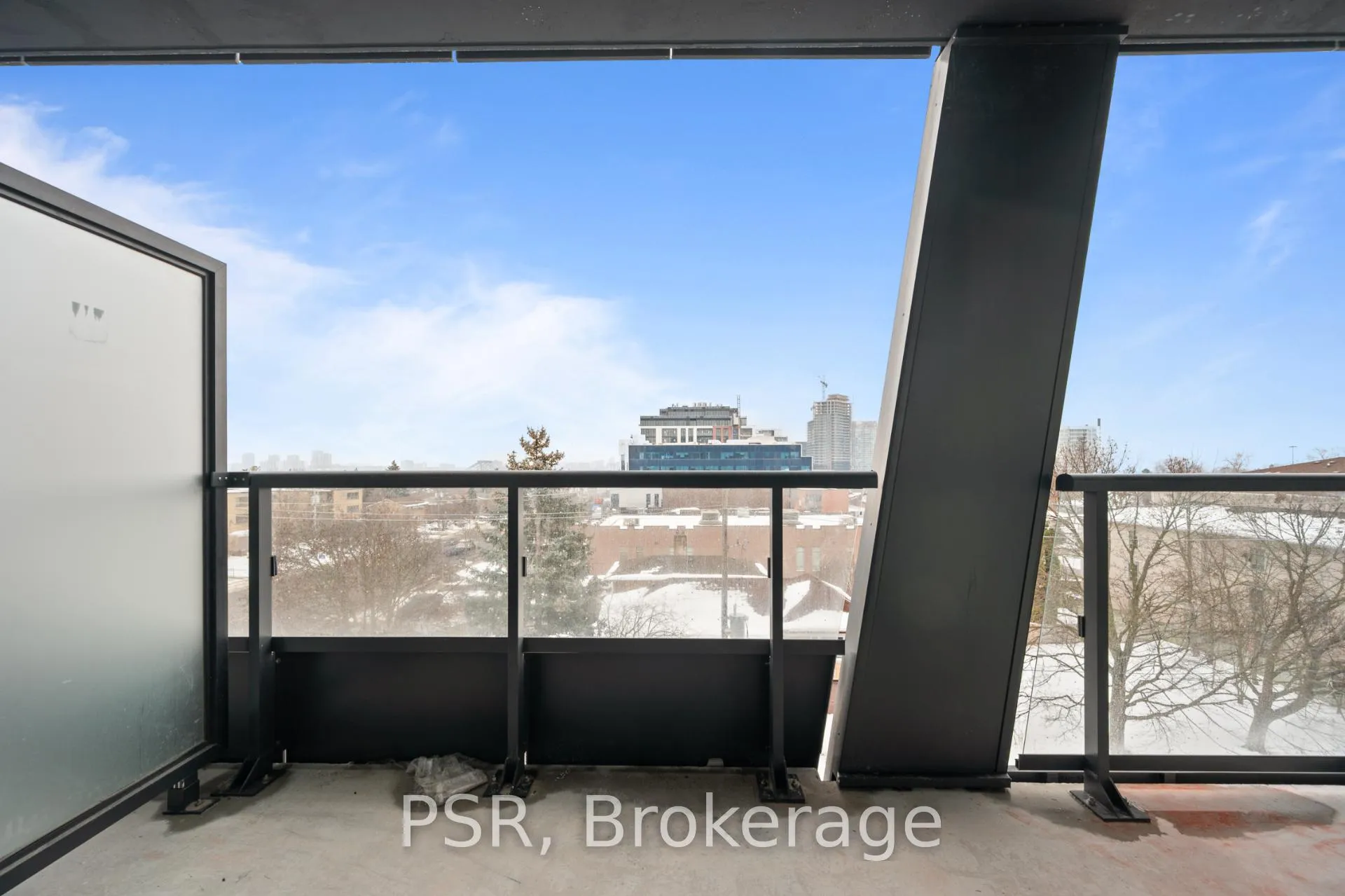 Photo 11 of Unit 521, 6 Greenbriar Road, North York, Bayview Village — HOMEH