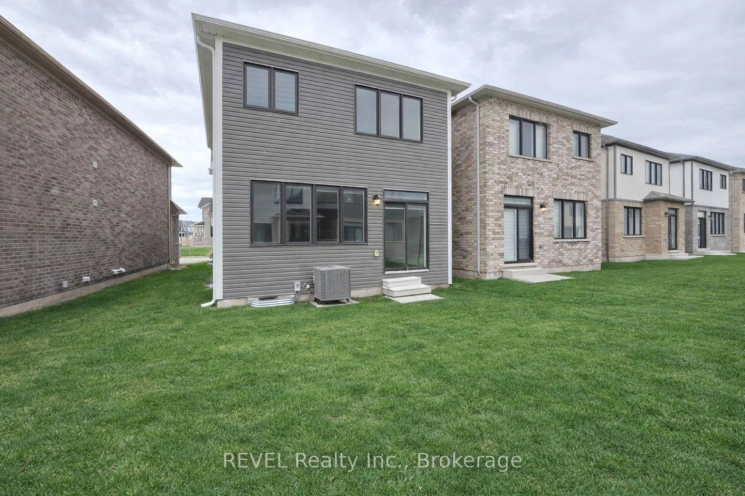 Photo 27 of 12 Rudder Road, Welland, Dain City — HOMEH