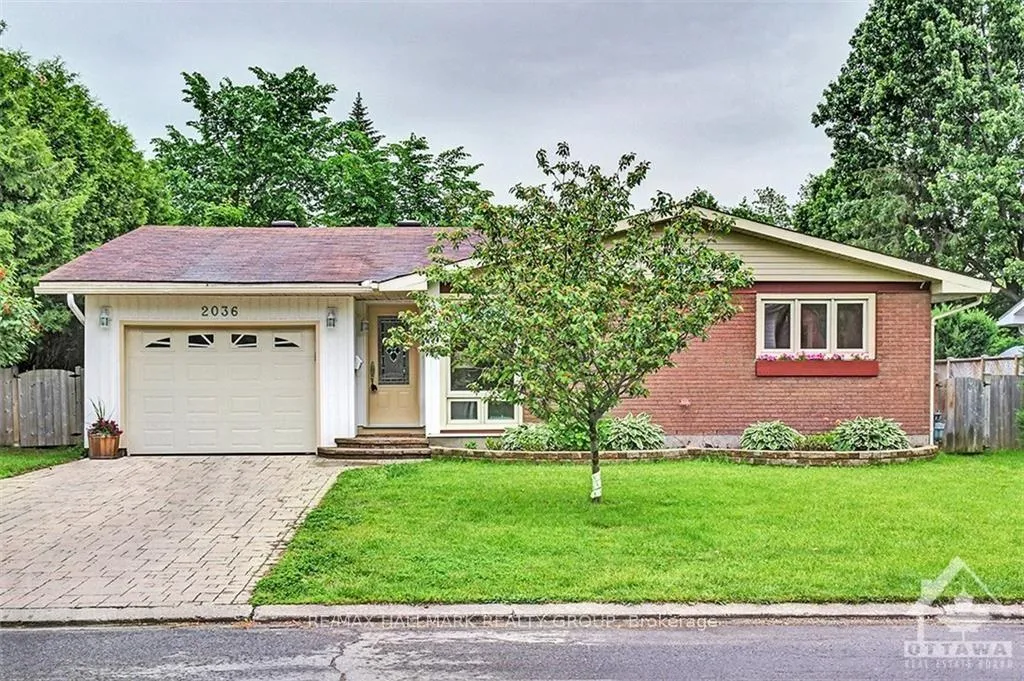 Front of 2036 Kings Grove Crescent