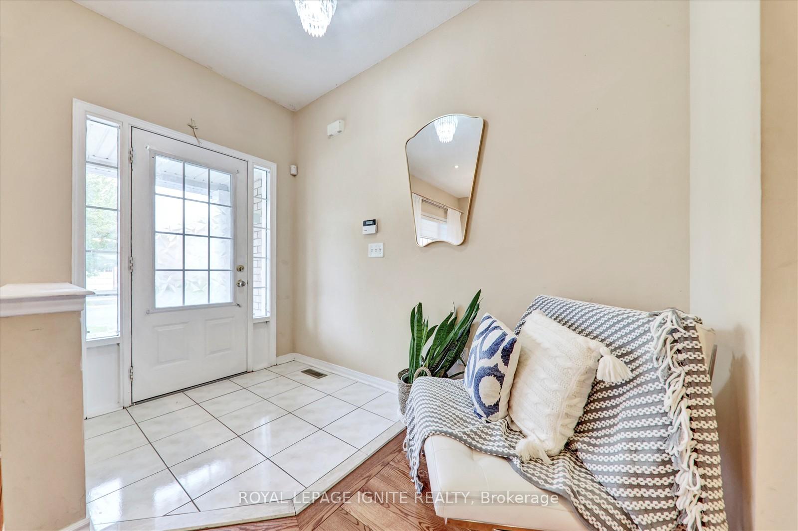 Photo 4 of 178 Staines Road, Scarborough, Rouge — HOMEH