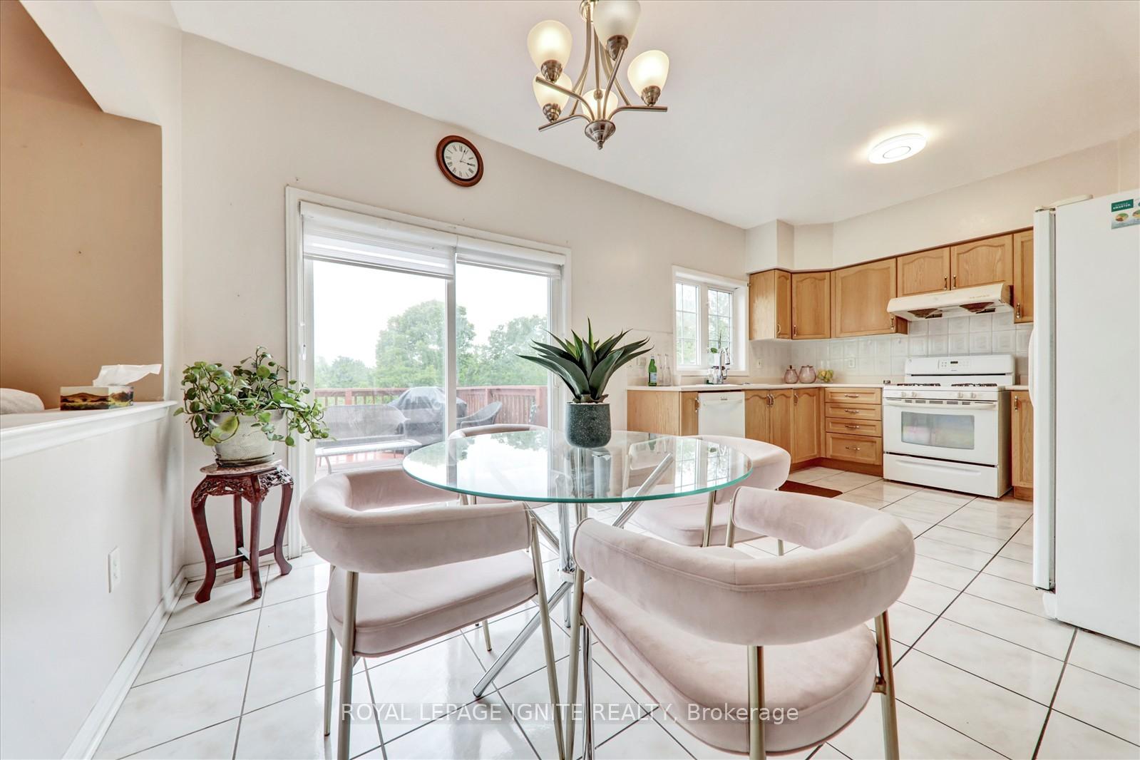 Photo 12 of 178 Staines Road, Scarborough, Rouge — HOMEH
