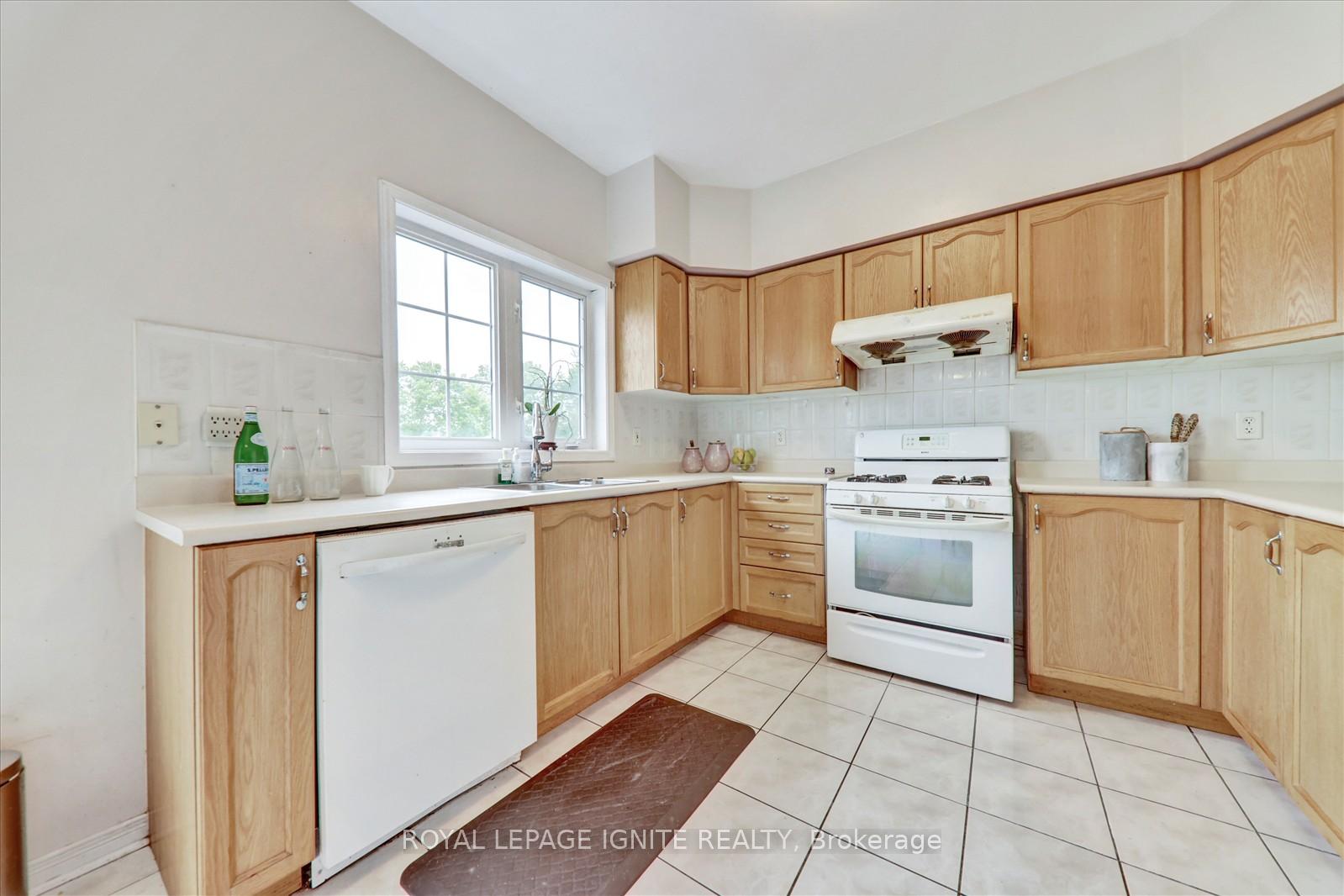 Photo 14 of 178 Staines Road, Scarborough, Rouge — HOMEH