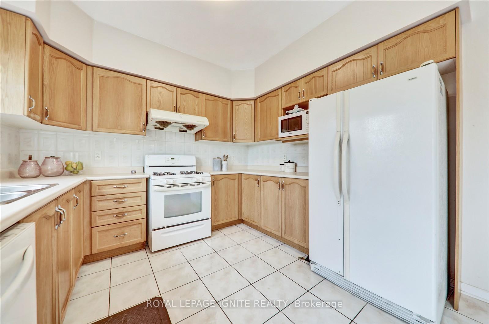Photo 15 of 178 Staines Road, Scarborough, Rouge — HOMEH