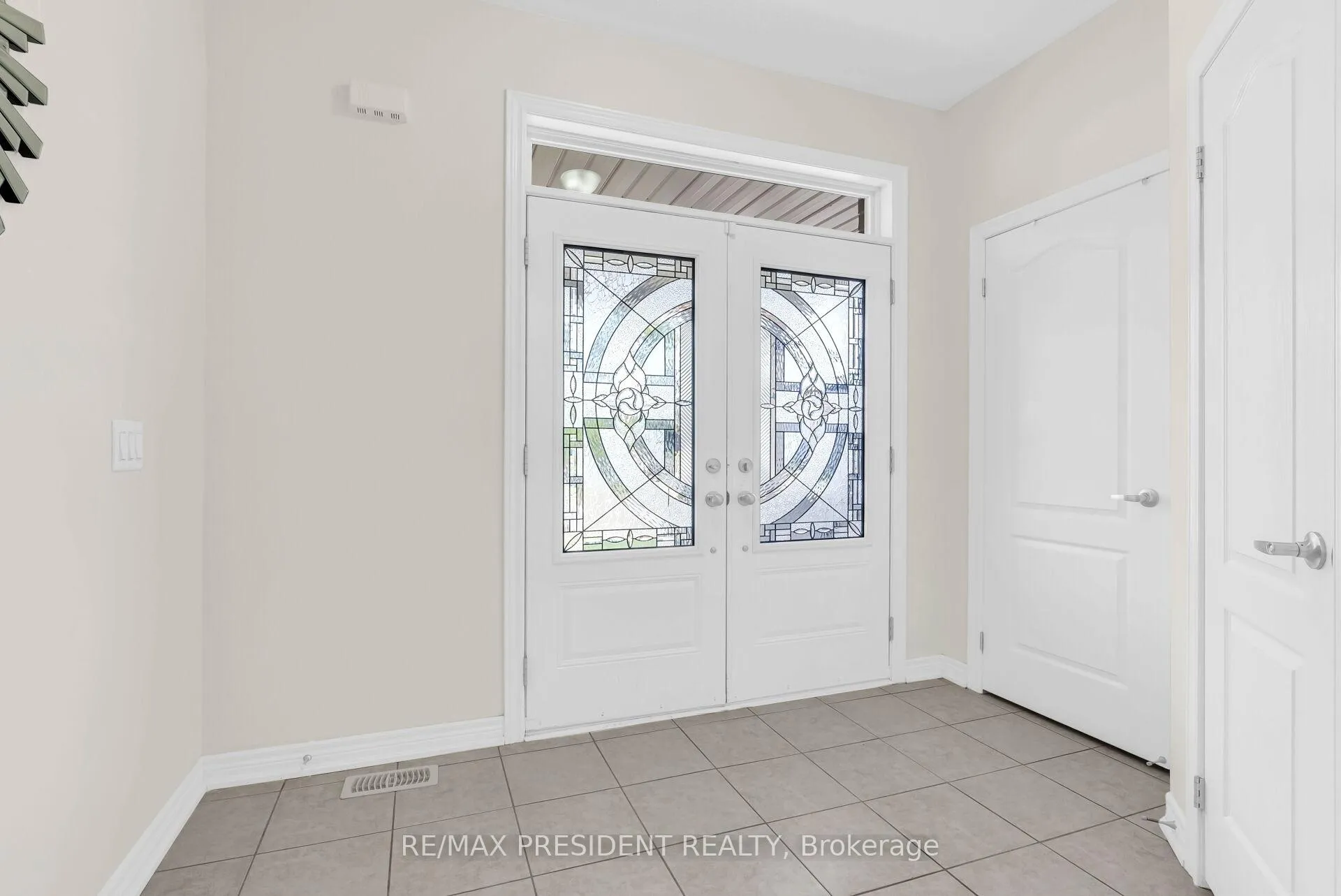 Photo 3 of 637 Armstrong Road, Shelburne — HOMEH