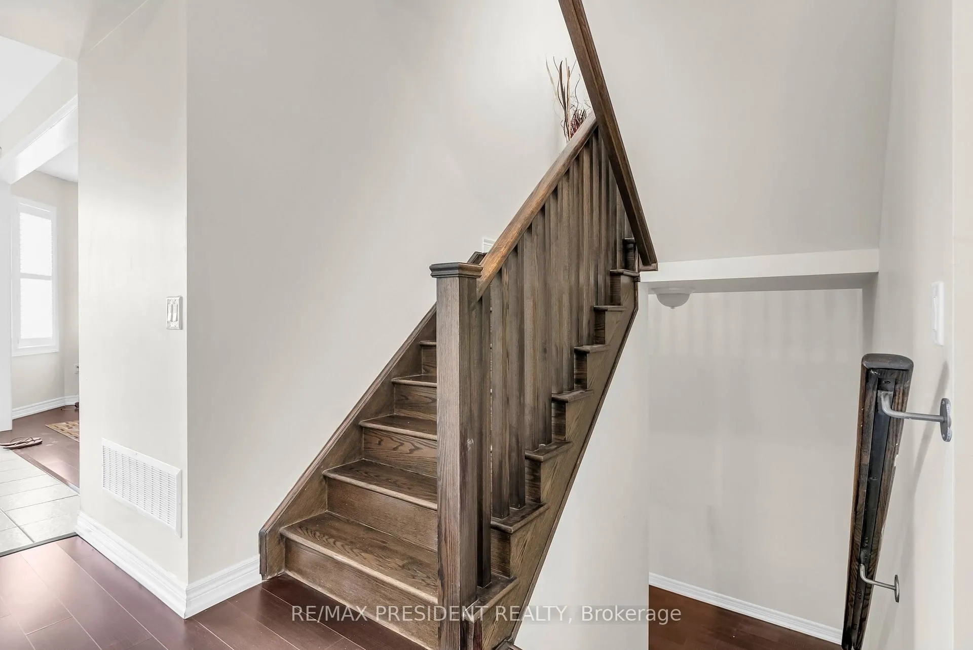 Photo 12 of 637 Armstrong Road, Shelburne — HOMEH