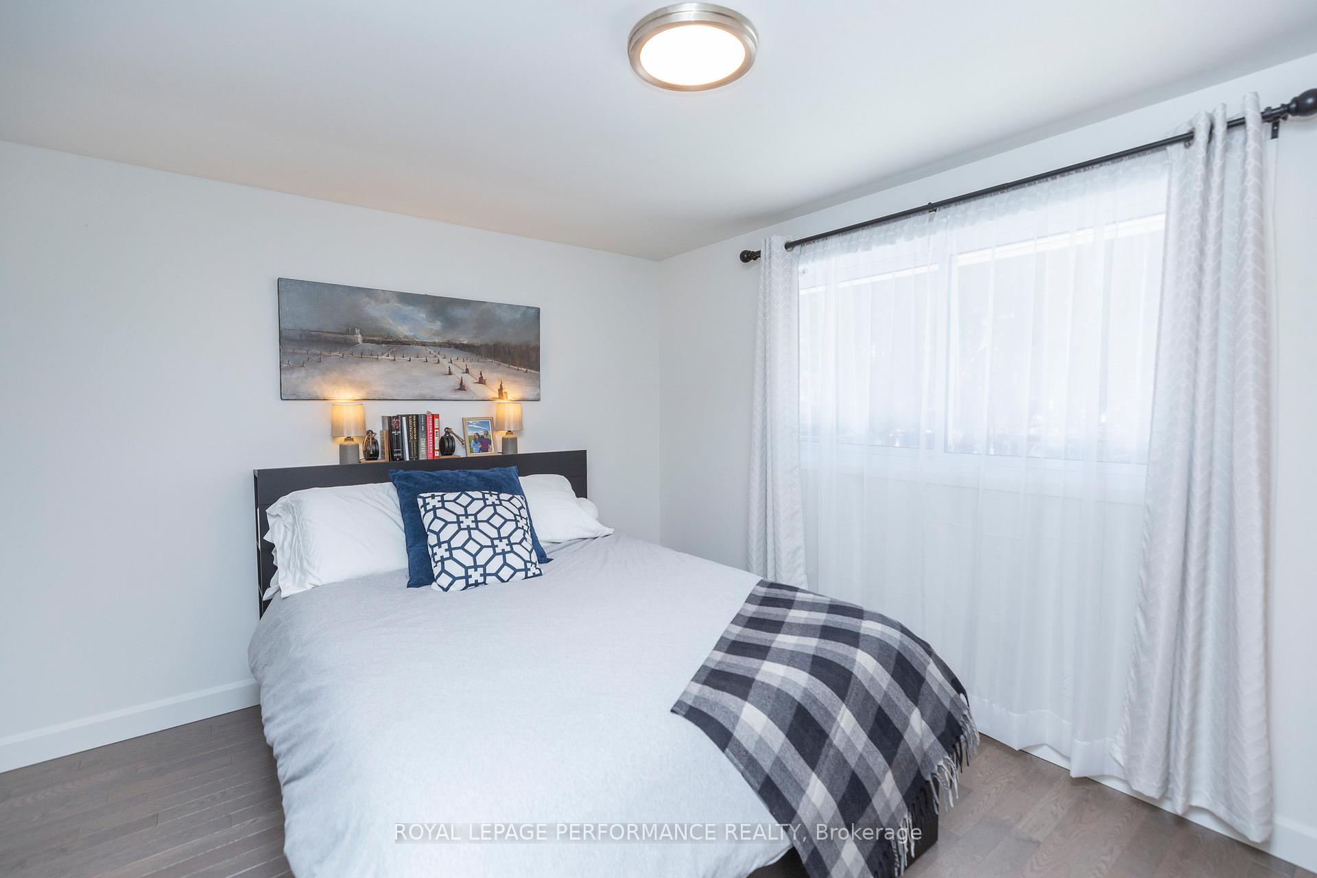 Photo 10 of 2018 Quincy Avenue, Ottawa, Beacon Hill North — HOMEH
