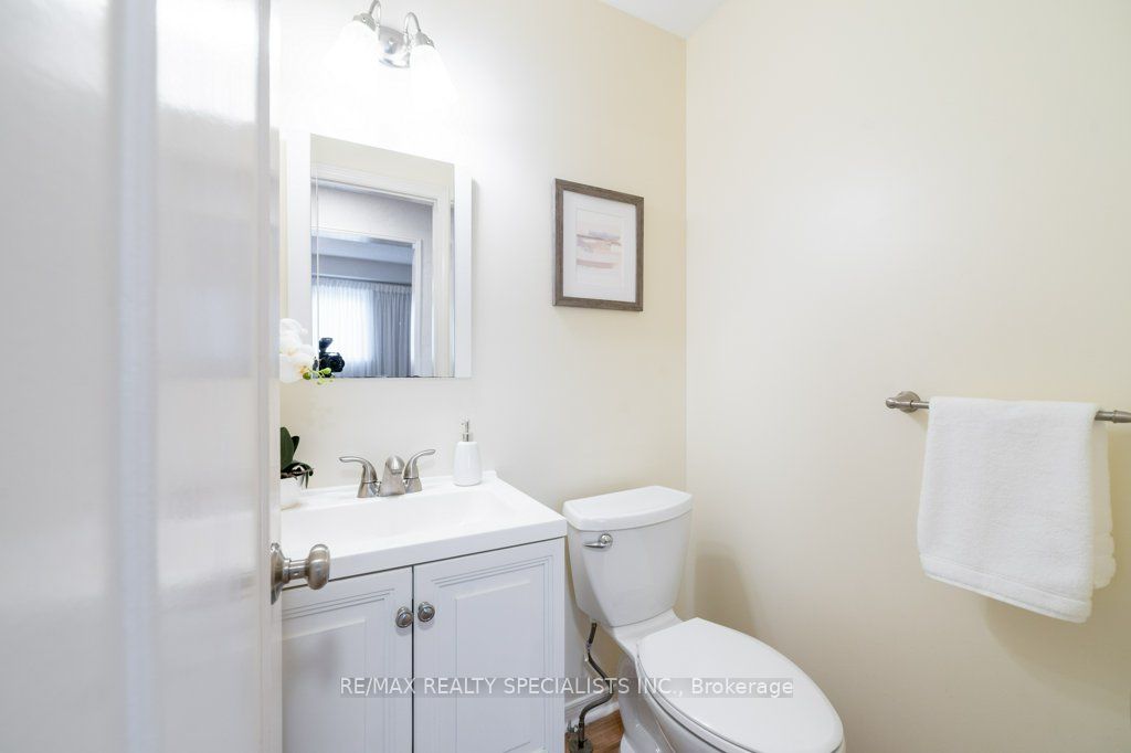 Photo 49 of 2470 Cobbinshaw Circle, Mississauga, Meadowvale — HOMEH