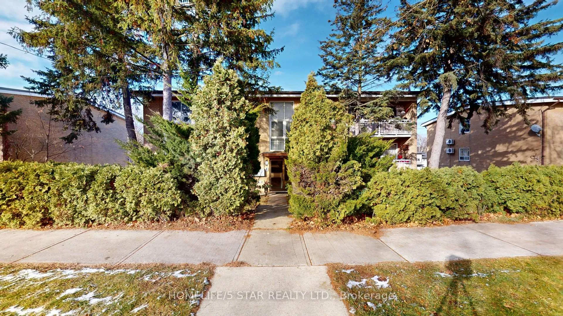 Front of Unit Unit 6, 52 Waniska Avenue