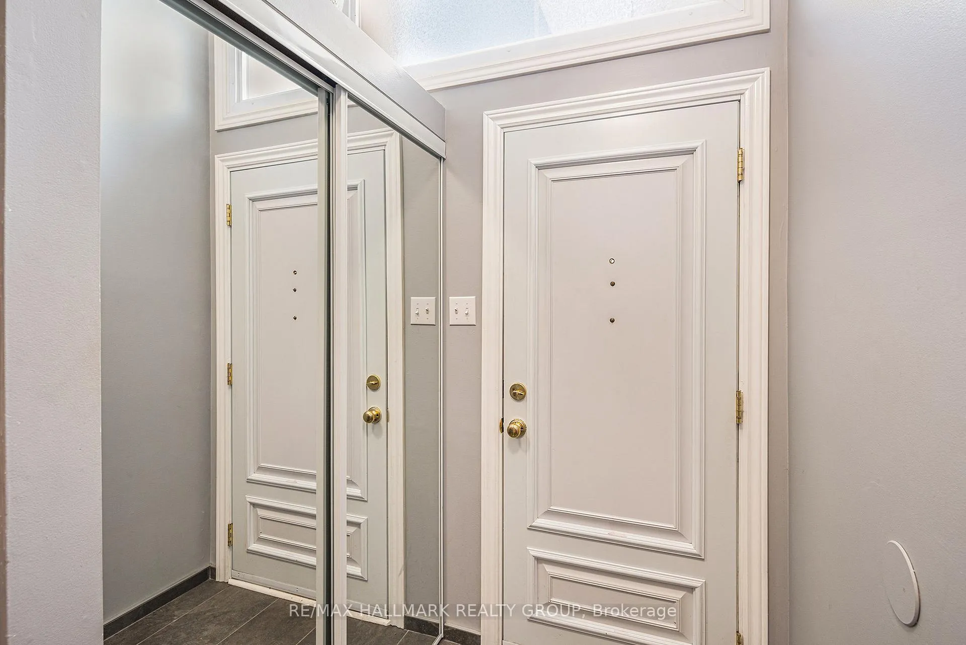 Photo 3 of 560 Buchanan Crescent, Ottawa, Beacon Hill North — HOMEH