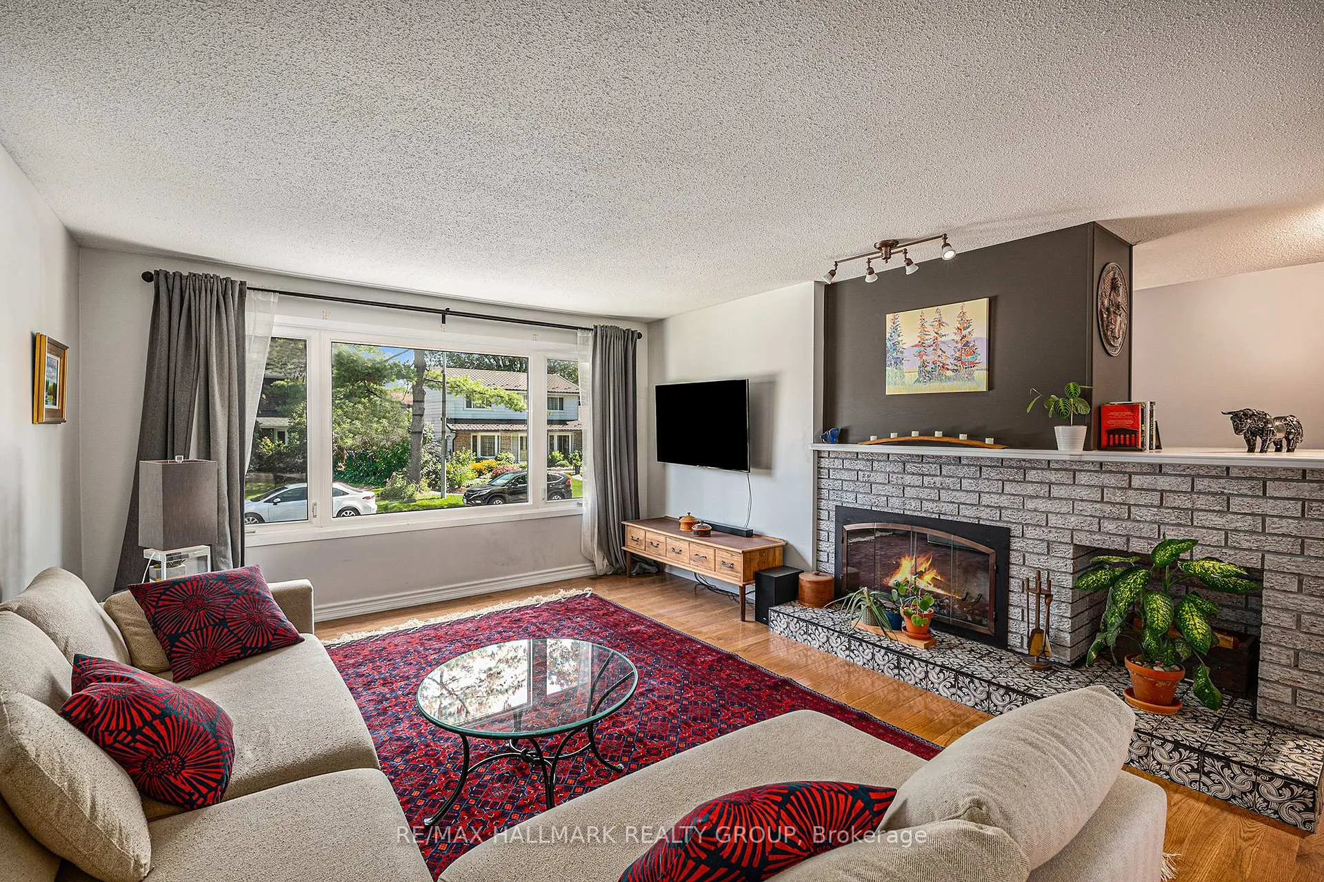 Photo 10 of 560 Buchanan Crescent, Ottawa, Beacon Hill North — HOMEH
