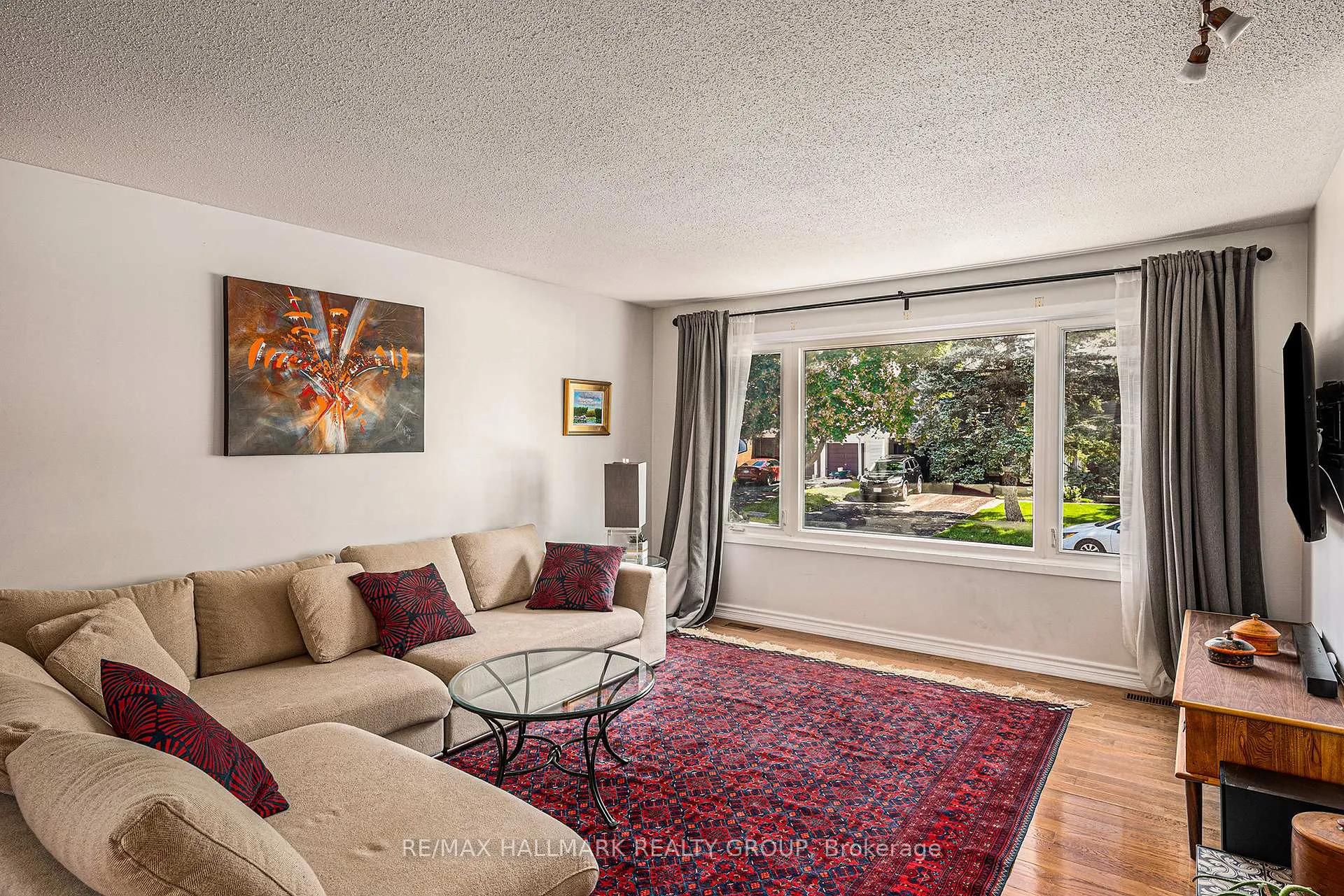 Photo 13 of 560 Buchanan Crescent, Ottawa, Beacon Hill North — HOMEH