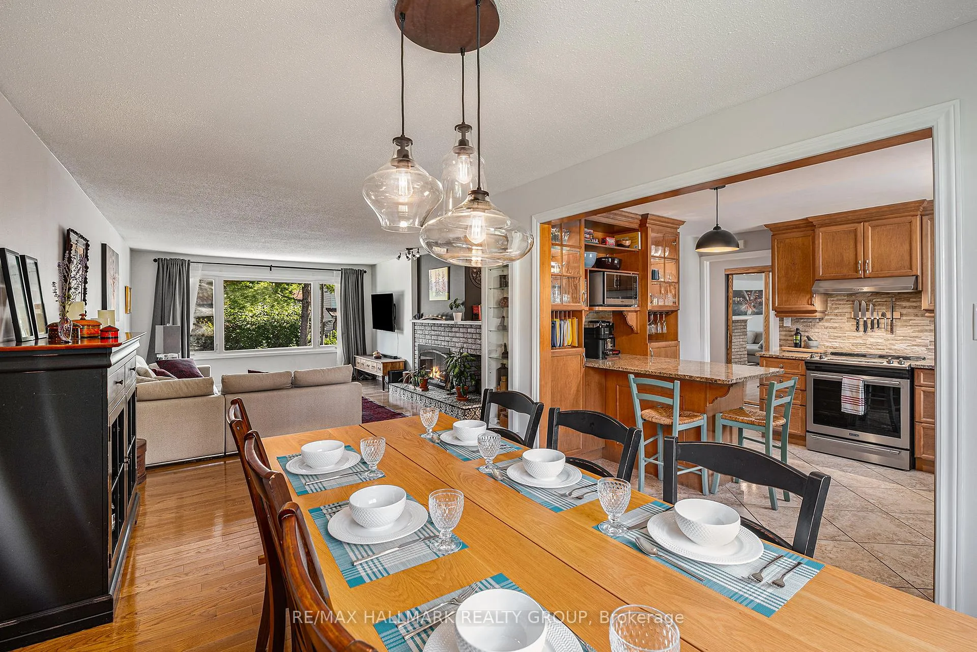 Photo 16 of 560 Buchanan Crescent, Ottawa, Beacon Hill North — HOMEH