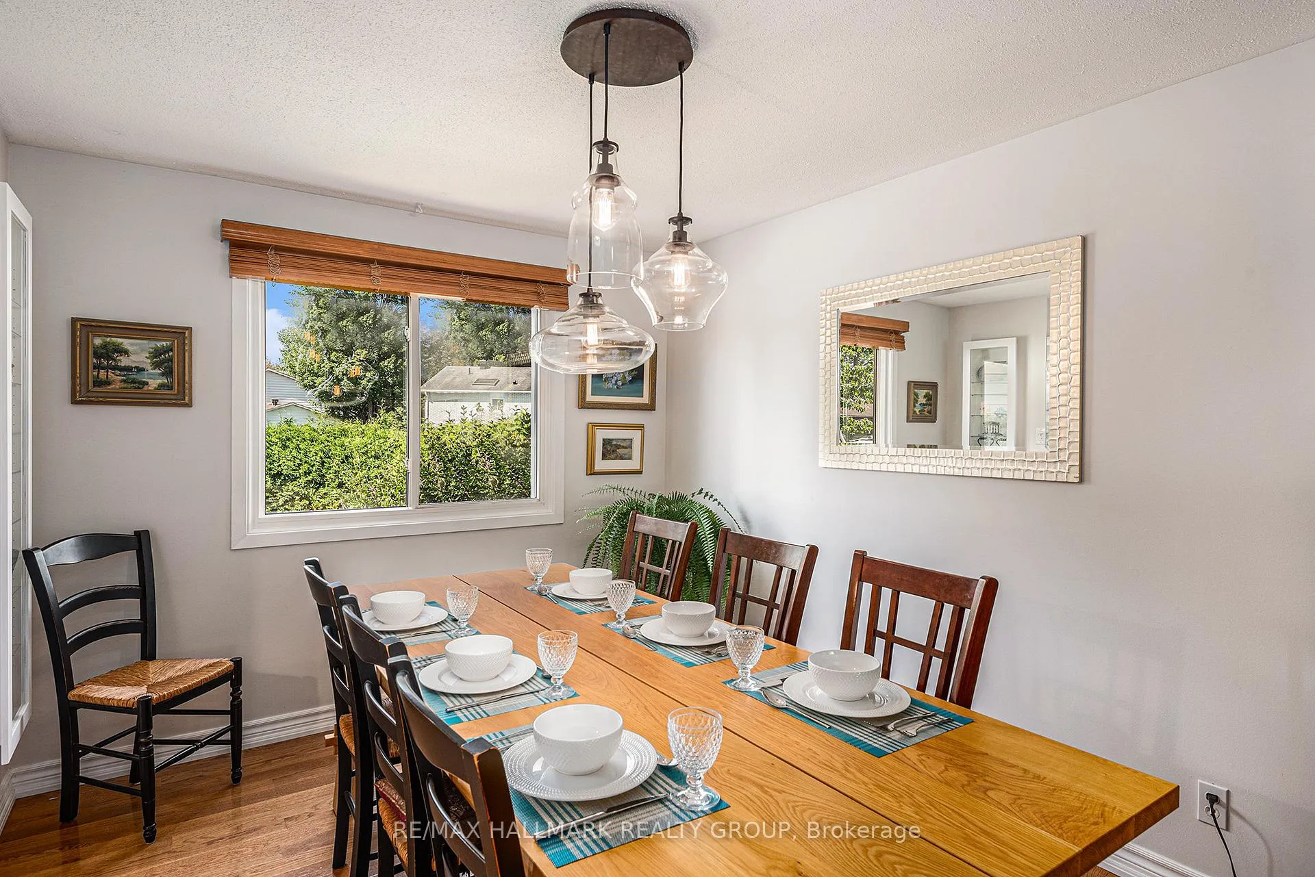 Photo 19 of 560 Buchanan Crescent, Ottawa, Beacon Hill North — HOMEH