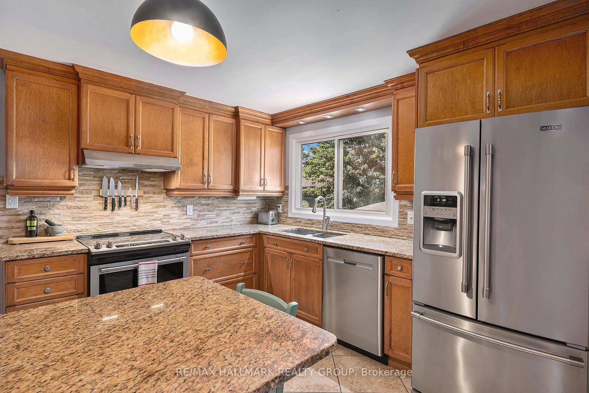 Photo 24 of 560 Buchanan Crescent, Ottawa, Beacon Hill North — HOMEH