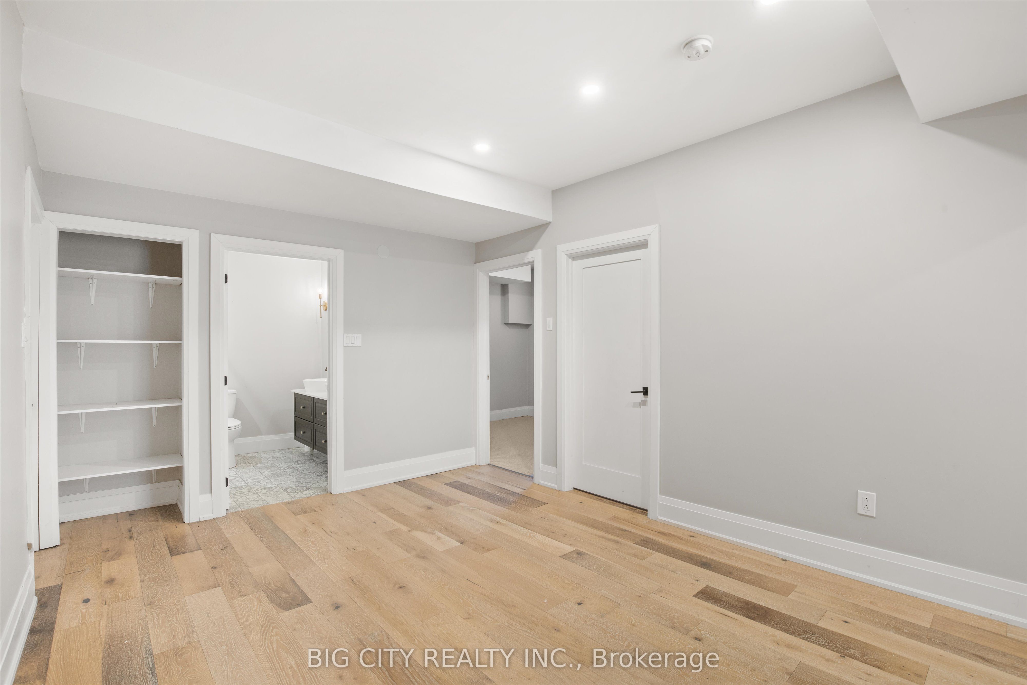 Photo 45 of Unit 2, 7698 Kipling Avenue, Vaughan, Vaughan Grove — HOMEH