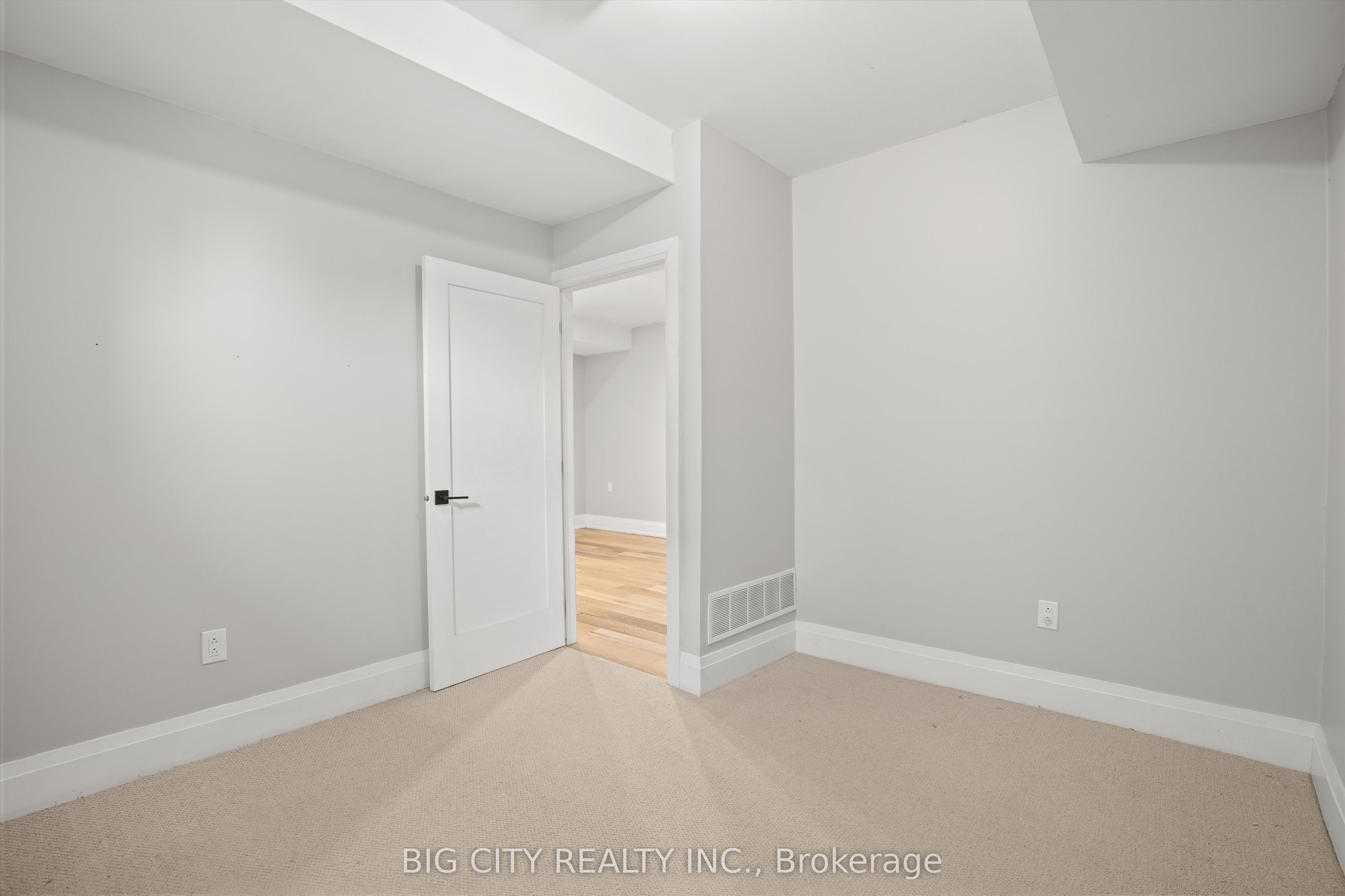 Photo 41 of Unit 2, 7698 Kipling Avenue, Vaughan, Vaughan Grove — HOMEH