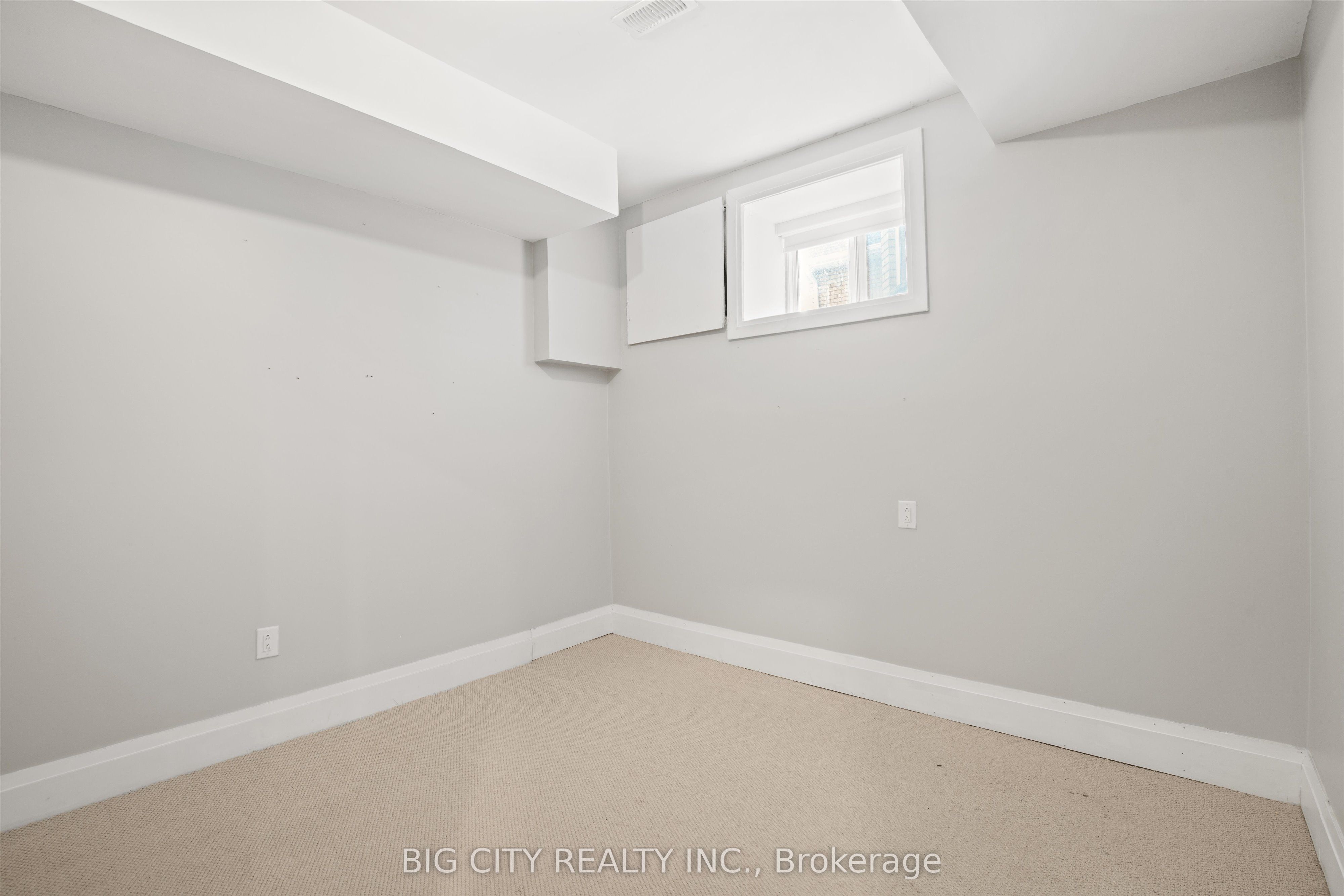 Photo 42 of Unit 2, 7698 Kipling Avenue, Vaughan, Vaughan Grove — HOMEH