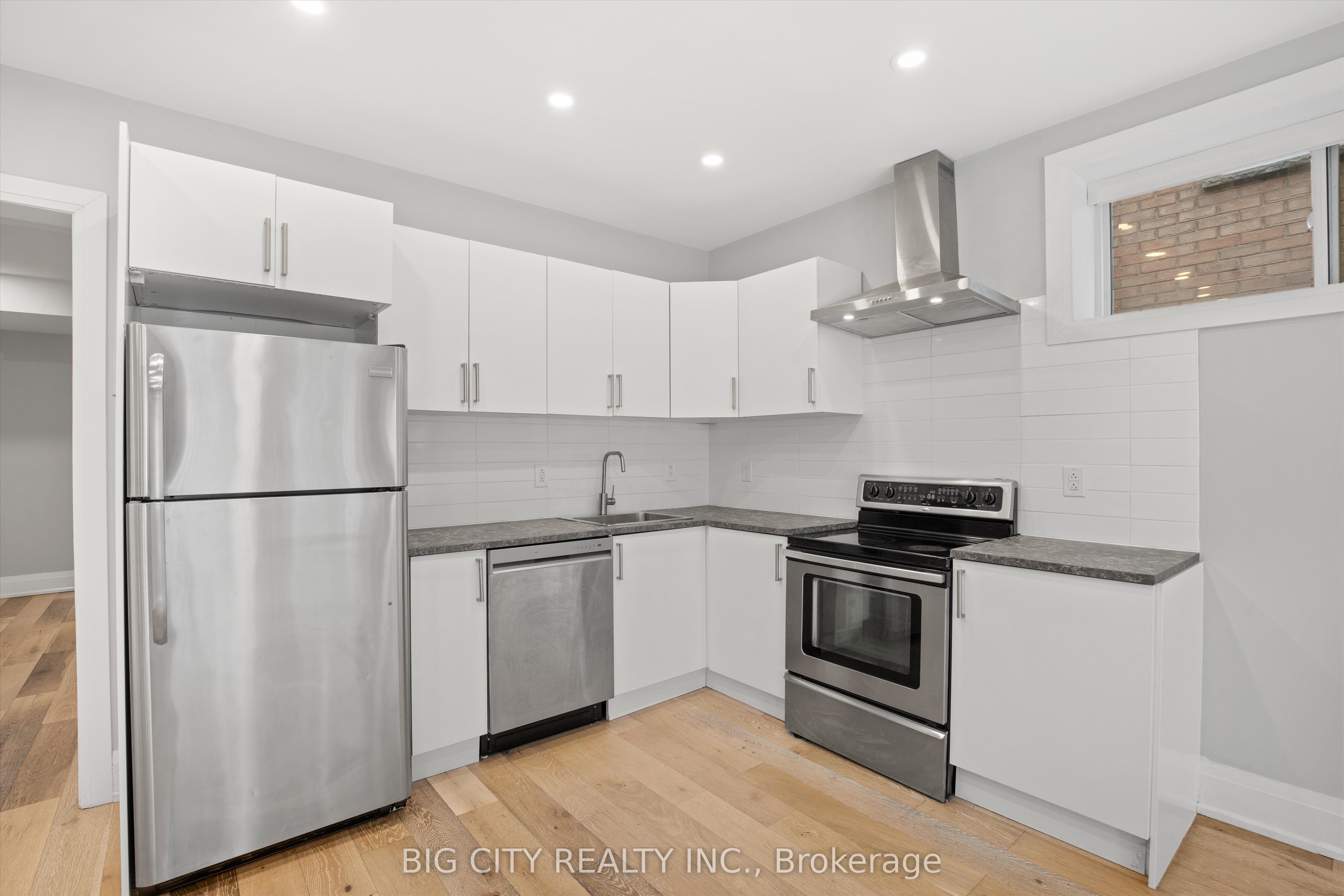 Photo 32 of Unit 2, 7698 Kipling Avenue, Vaughan, Vaughan Grove — HOMEH
