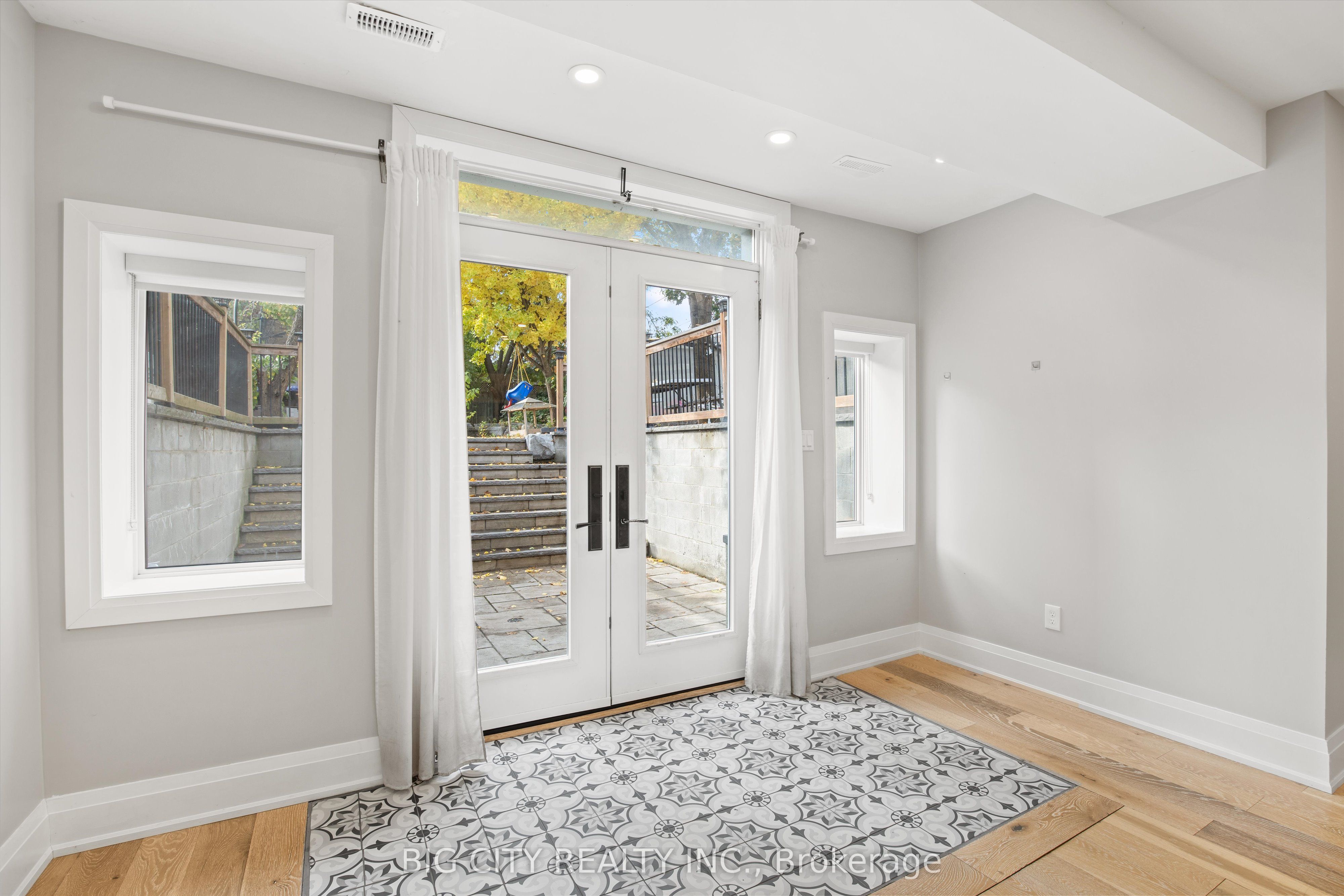 Photo 27 of Unit 2, 7698 Kipling Avenue, Vaughan, Vaughan Grove — HOMEH