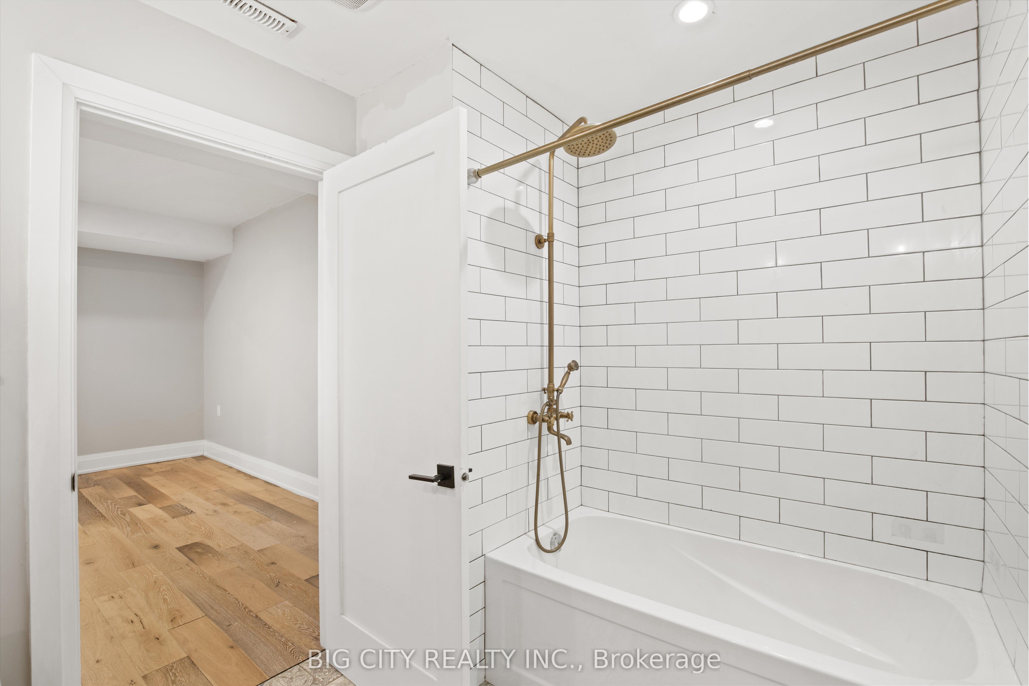 Photo 40 of Unit 2, 7698 Kipling Avenue, Vaughan, Vaughan Grove — HOMEH