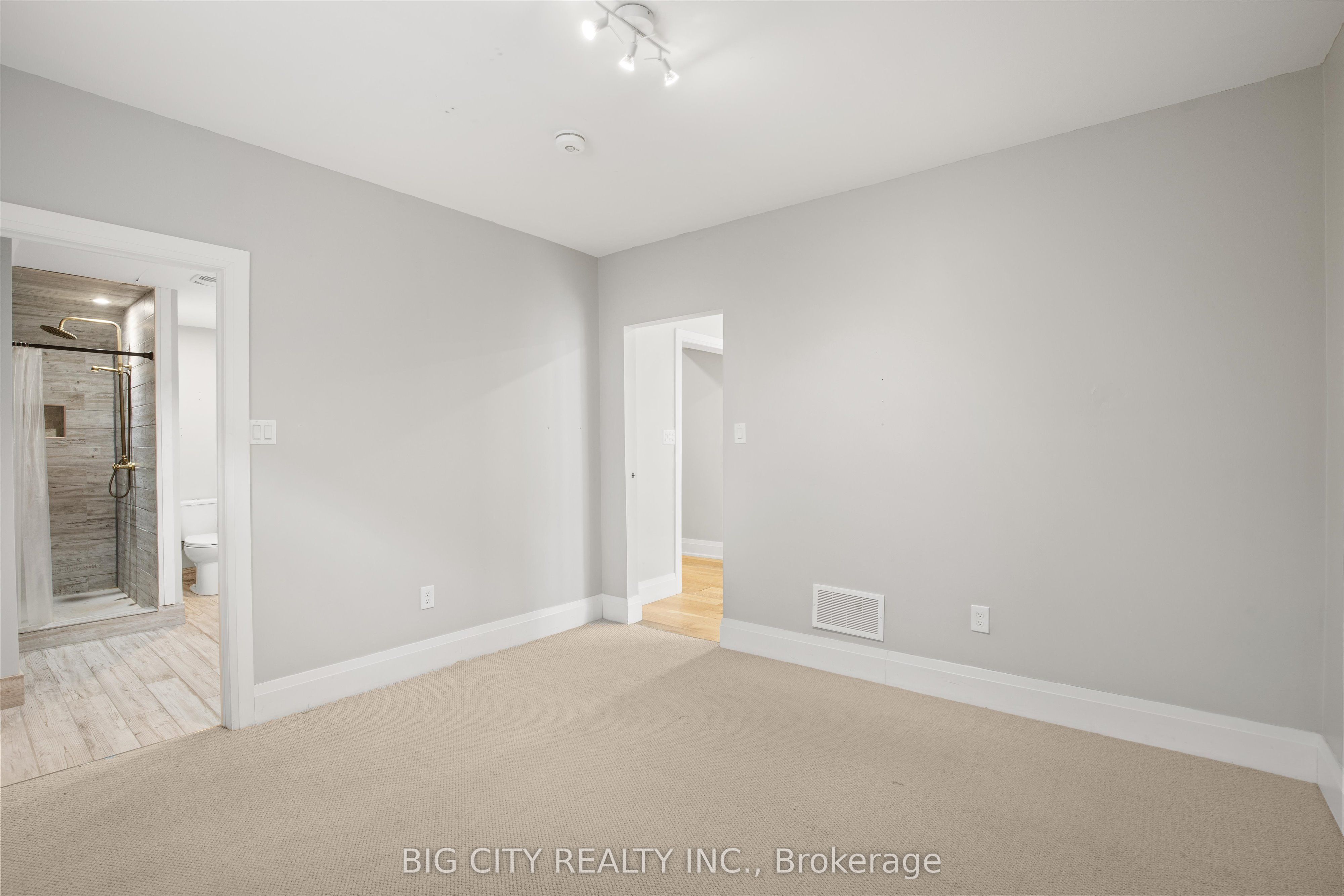 Photo 33 of Unit 2, 7698 Kipling Avenue, Vaughan, Vaughan Grove — HOMEH