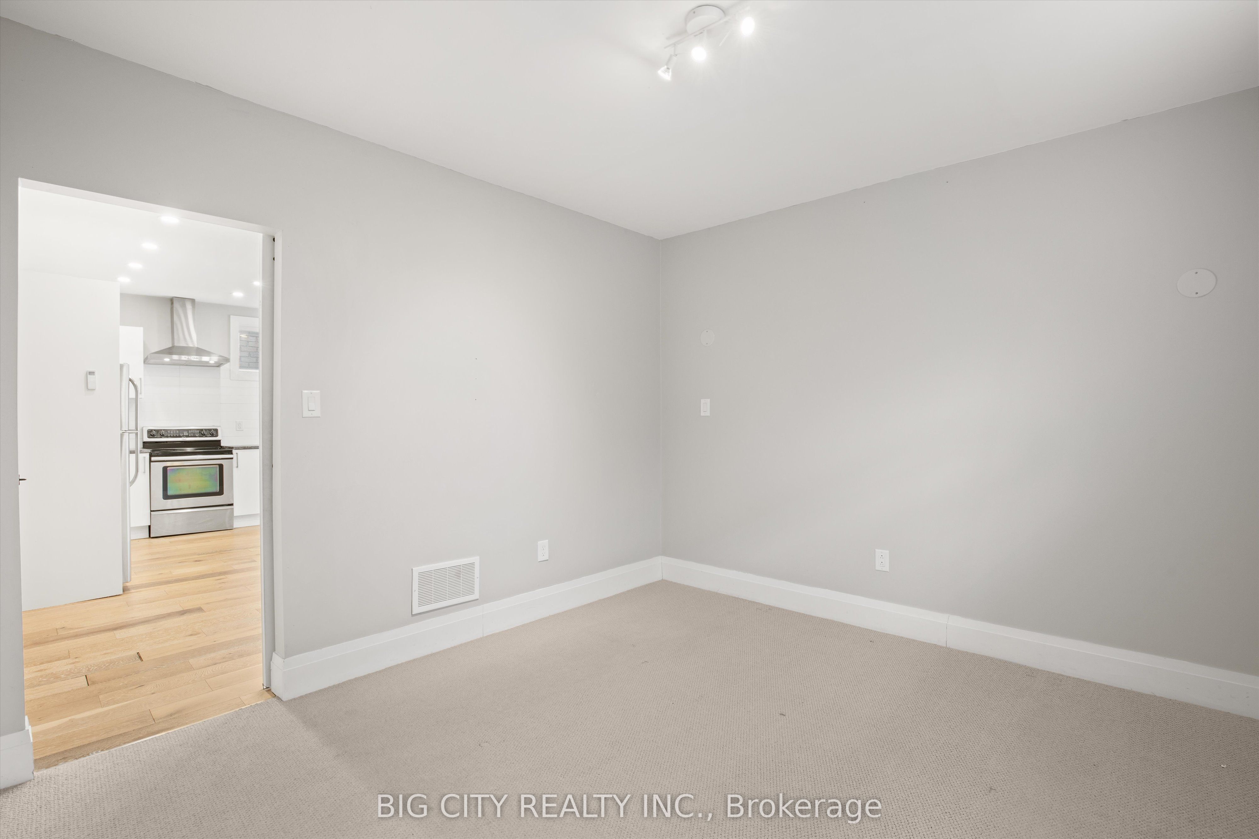 Photo 34 of Unit 2, 7698 Kipling Avenue, Vaughan, Vaughan Grove — HOMEH