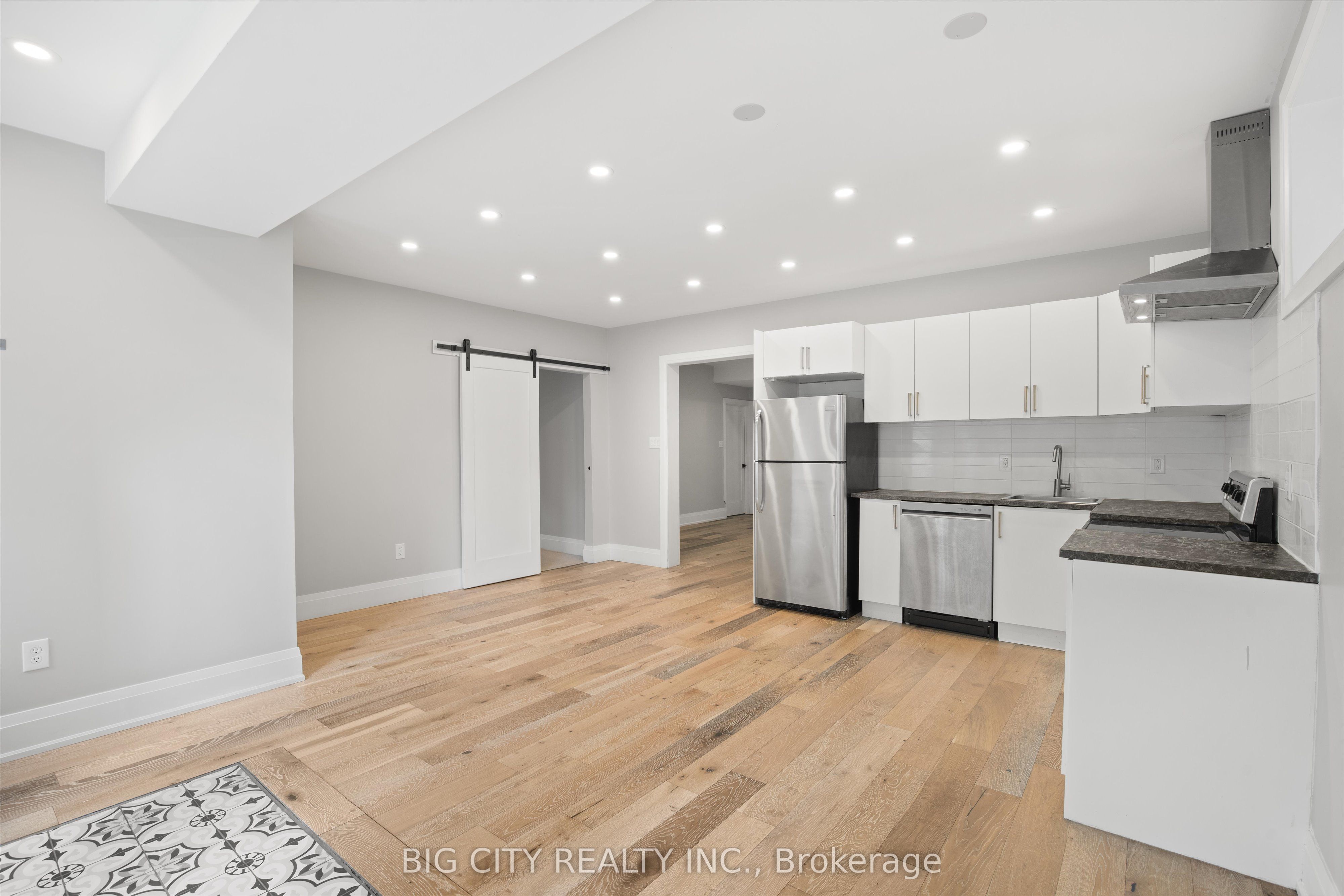 Photo 29 of Unit 2, 7698 Kipling Avenue, Vaughan, Vaughan Grove — HOMEH