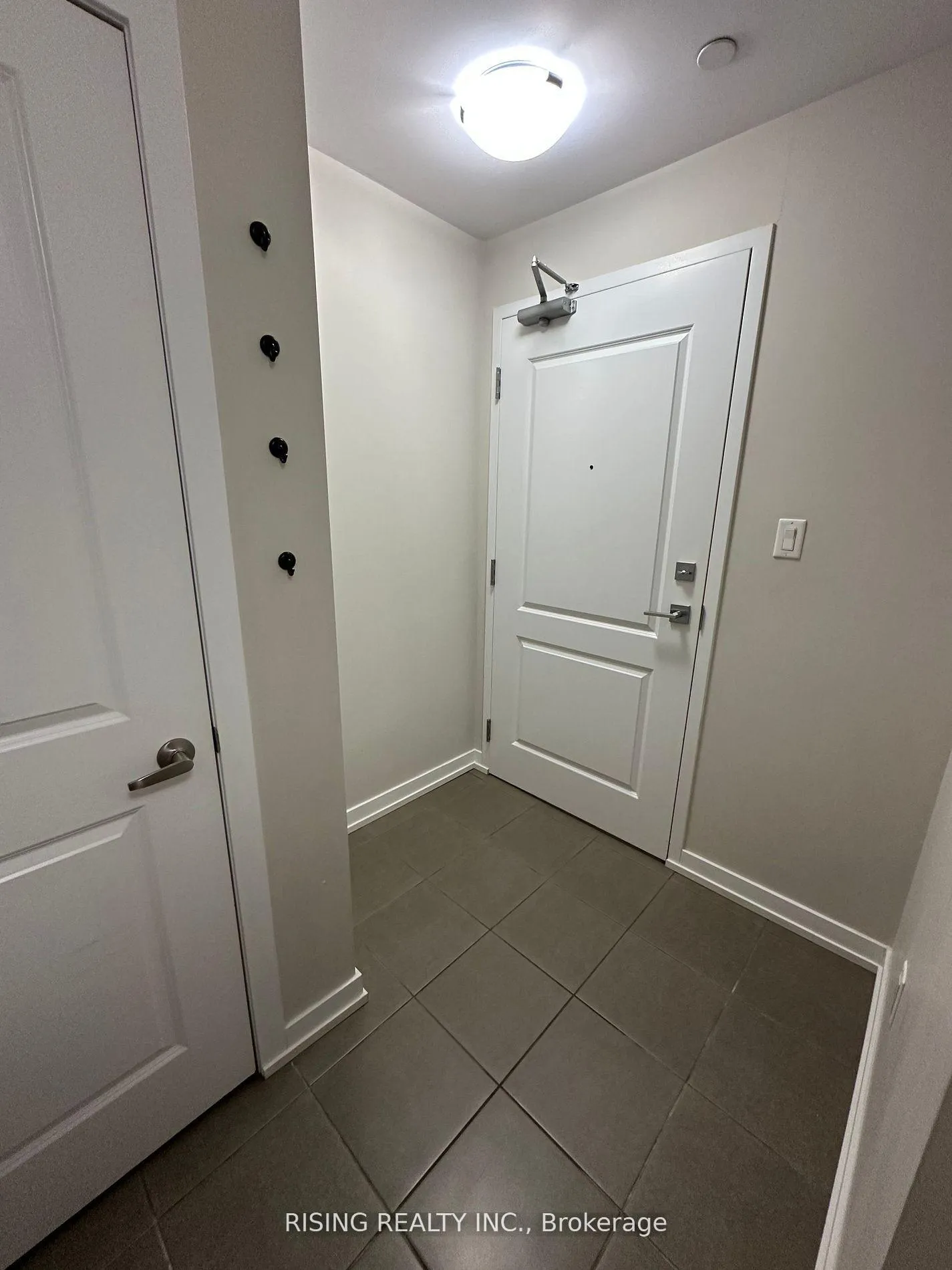 Photo 3 of Unit 212, 125 Shoreview Place, Hamilton, Stoney Creek — HOMEH