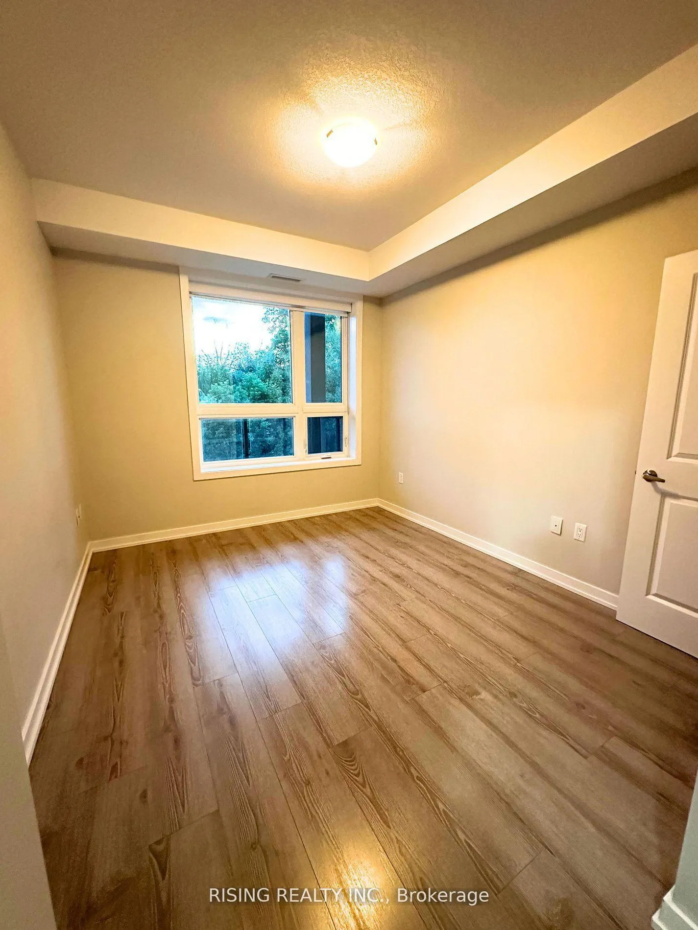 Photo 5 of Unit 212, 125 Shoreview Place, Hamilton, Stoney Creek — HOMEH