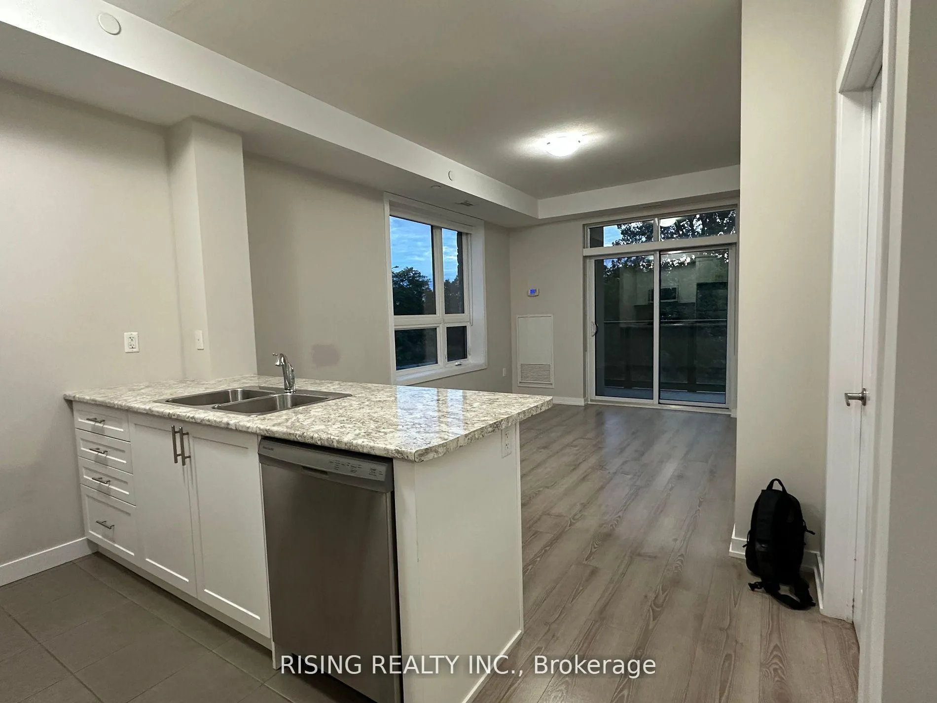 Photo 8 of Unit 212, 125 Shoreview Place, Hamilton, Stoney Creek — HOMEH