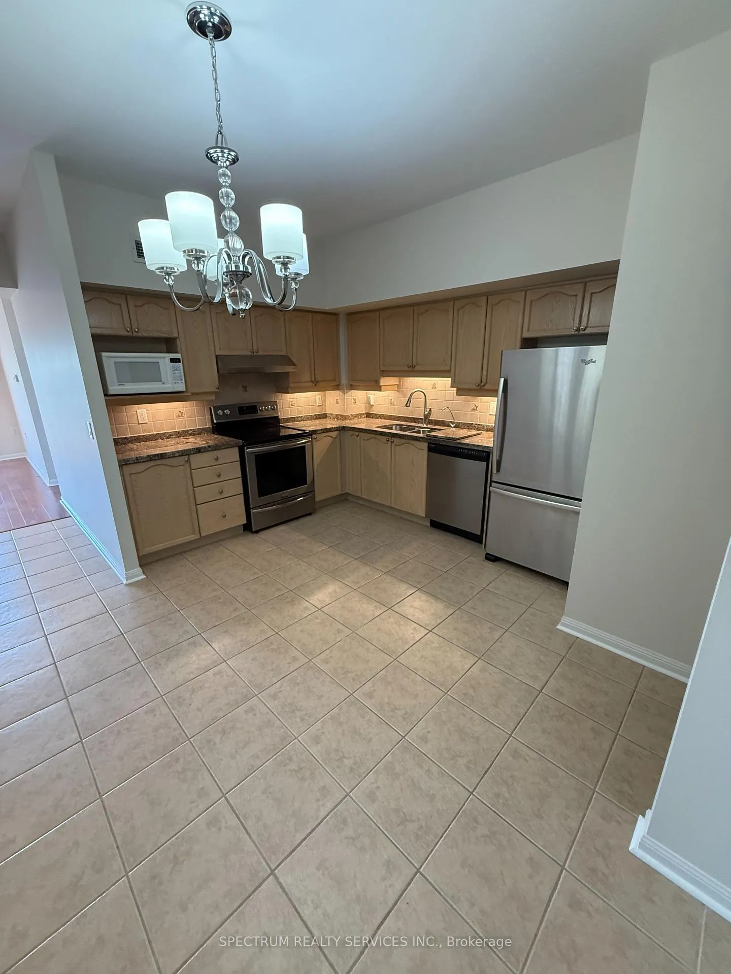 Photo 4 of Unit 516, 2500 Rutherford Road, Vaughan, Maple — HOMEH